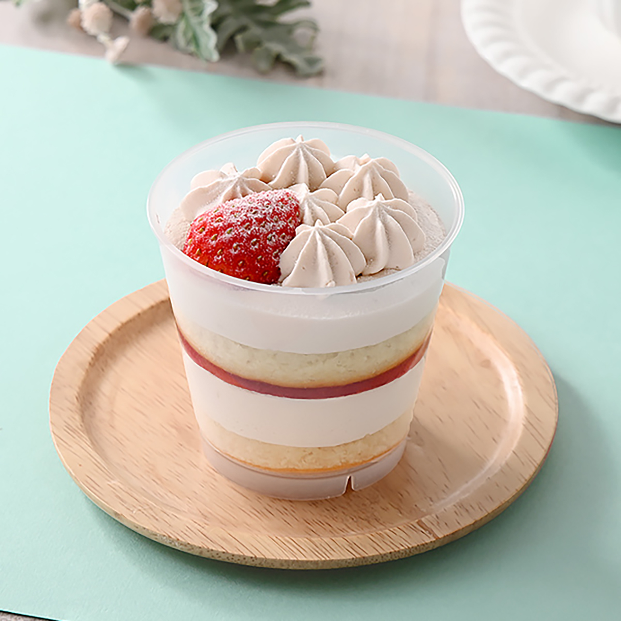 植物生まれのいちごのショートケーキ～いちごホイップ仕立て～（358円）