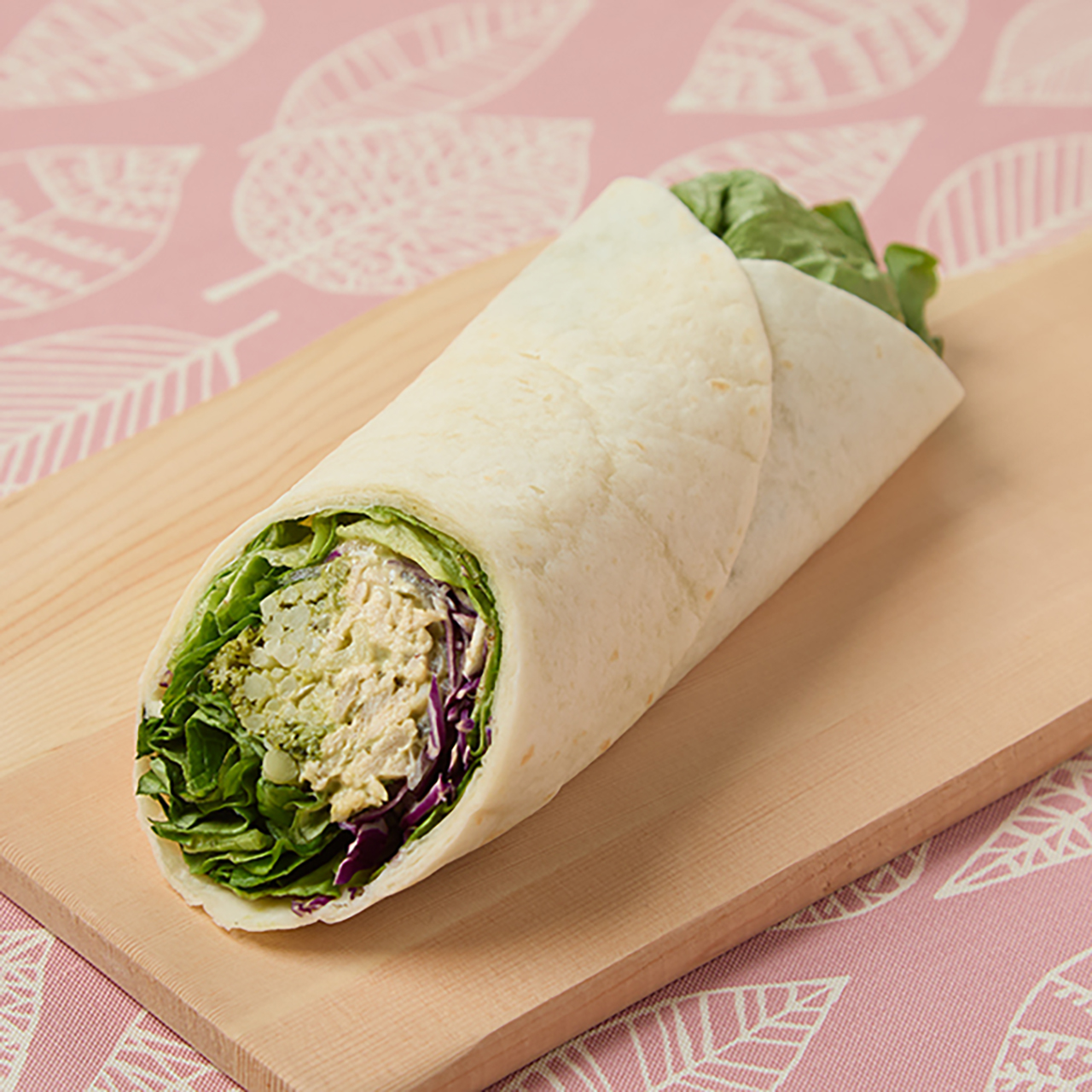 植物生まれのソイチキンとバジルのサラダラップ（398円）