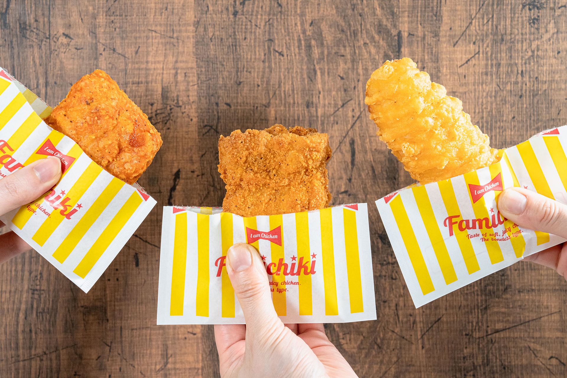 左から「ファミチキ（骨なし）」「スパイシーチキン」「クリスピーチキン（プレーン）」