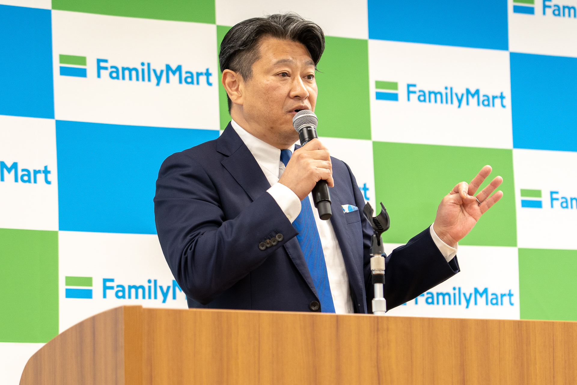 株式会社ファミリーマート 金融事業本部長 兼 株式会社ファミマデジタルワン 代表取締役社長 中野 和浩氏は「お近くのファミリーマートを、ふるさと納税の返礼品用の物置・冷蔵庫の代わりにして、返礼品を無駄なくいつでも安心便利に使っていただきたい」