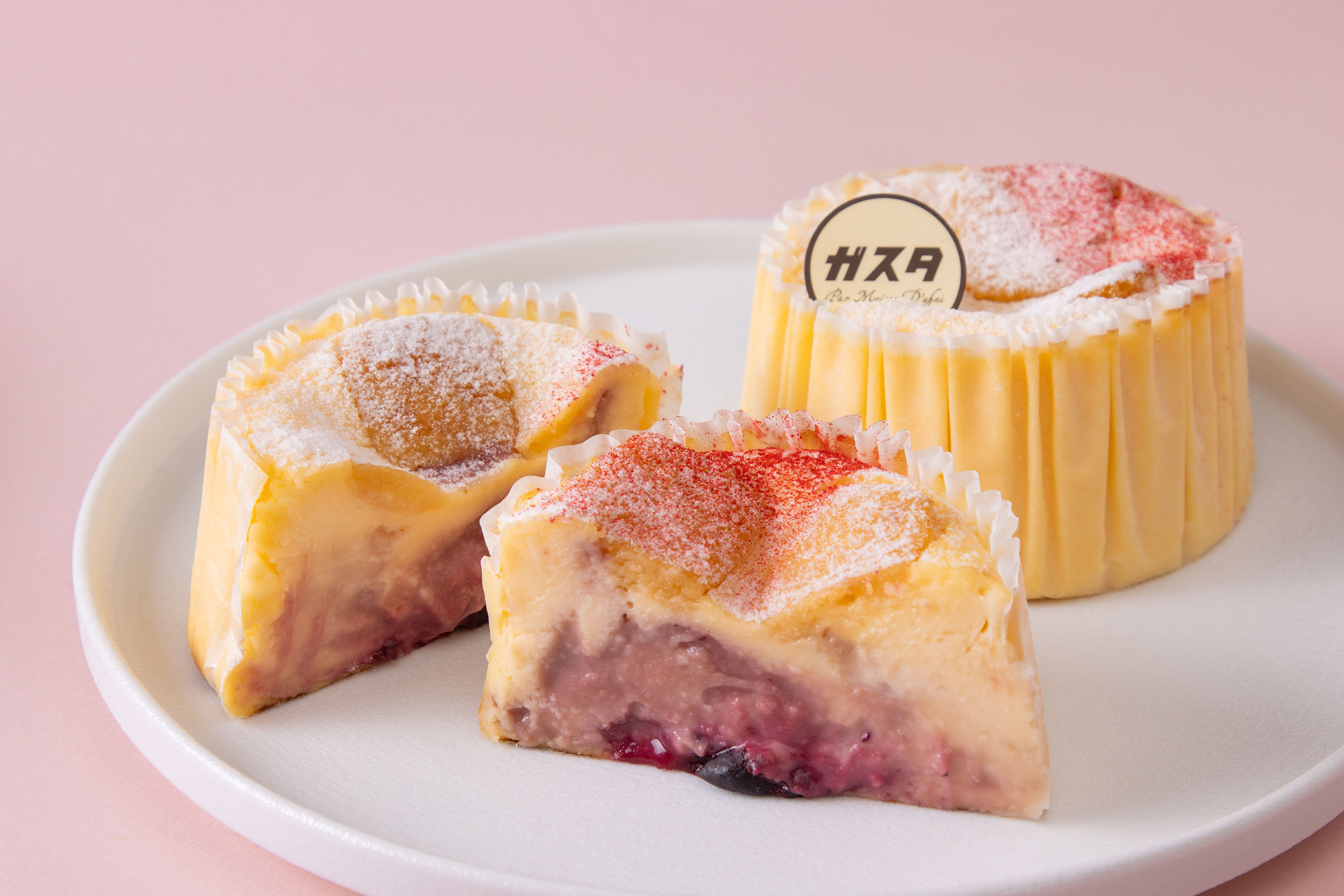 「3種のベリーバスクチーズケーキ」（1000円）