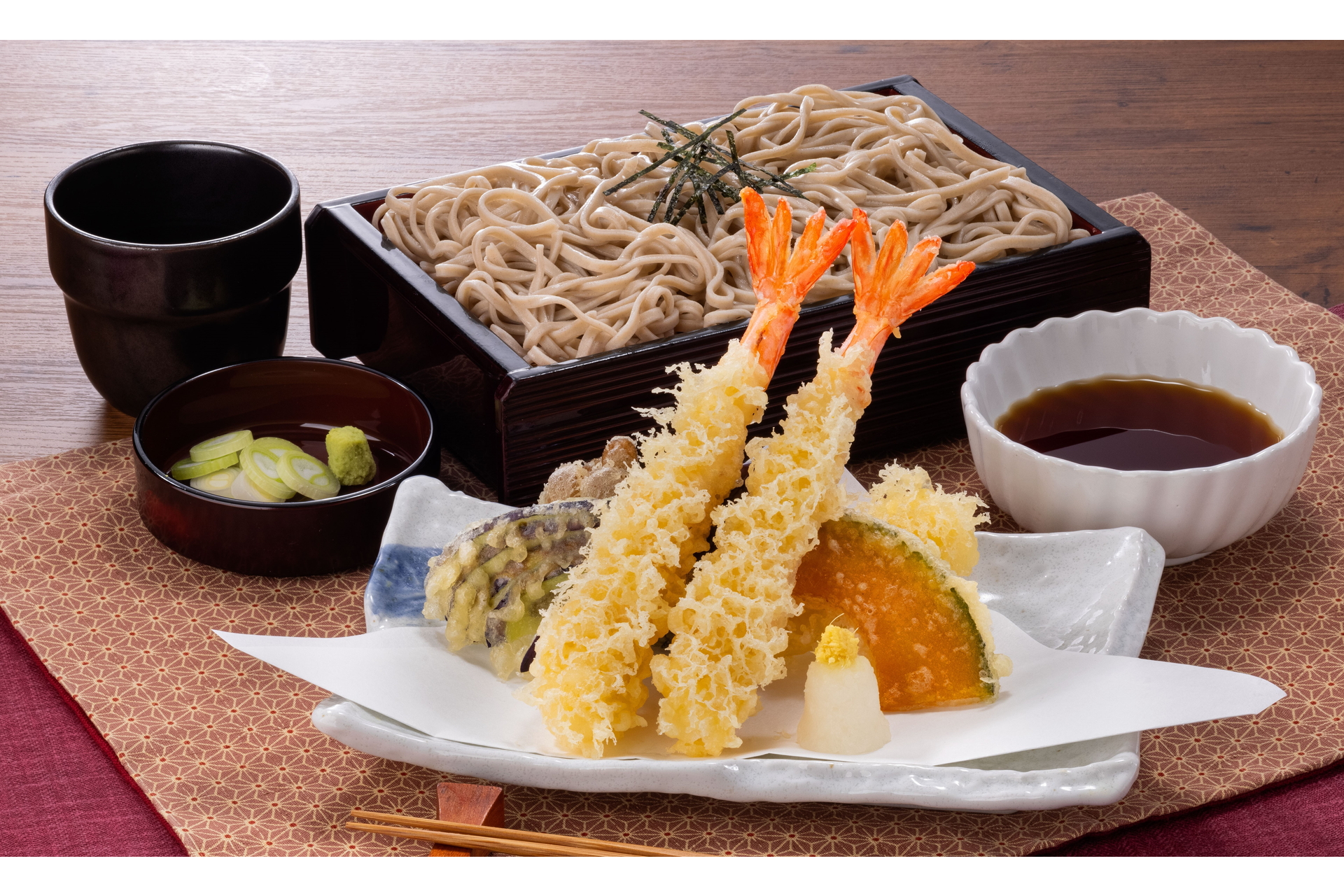 「大えび天せいろ北海道そば」（1859円）