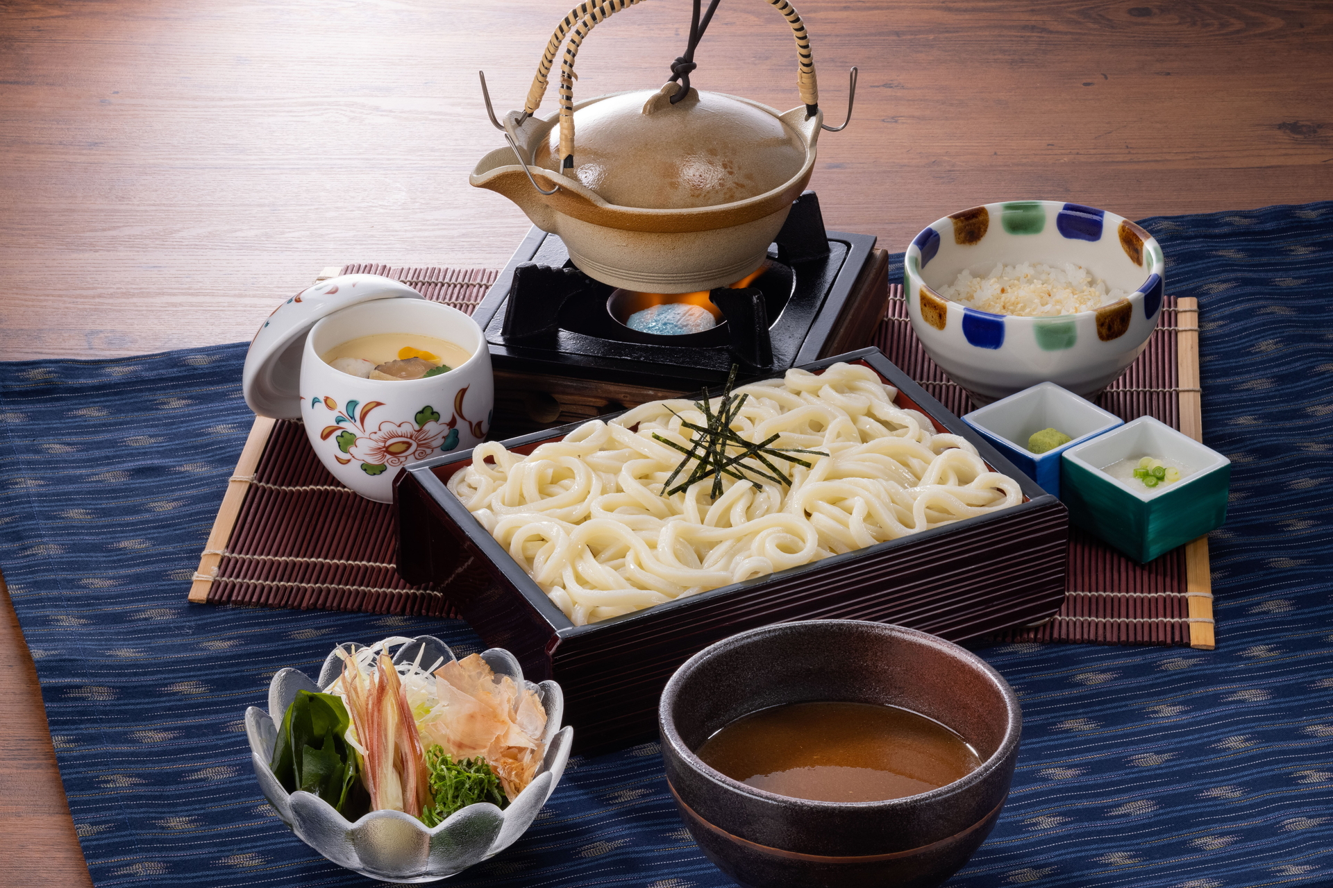 「煮干しつゆざるうどん」（1749円）