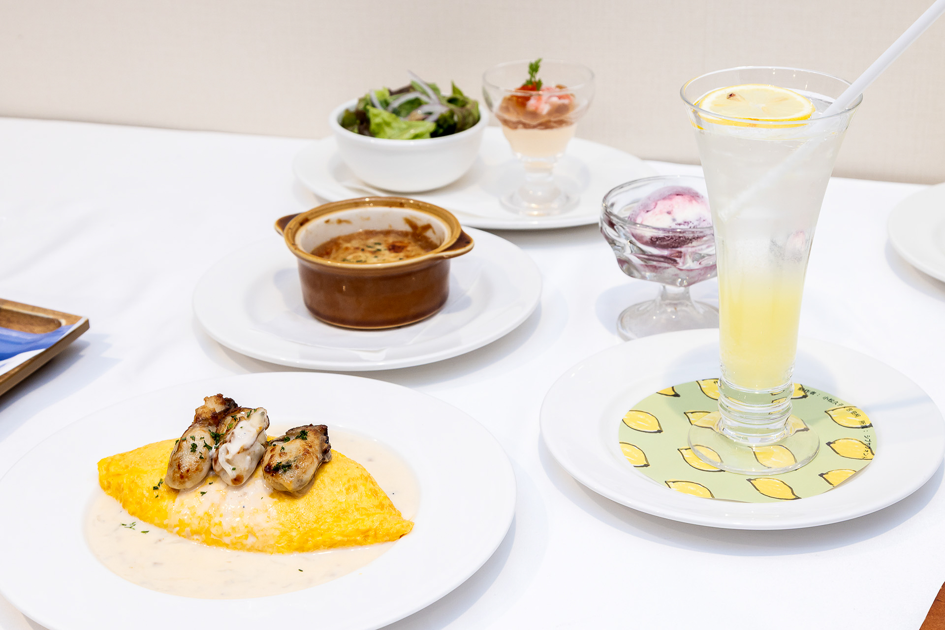 牡蠣のバター焼き添え ちいさなクリームオムライスセット