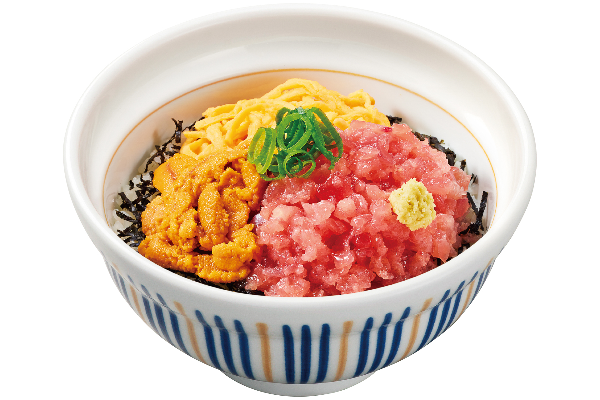 濃厚なウニ、粗めにたたいた食べ応えのあるまぐろを錦糸卵や海苔とともに味わう