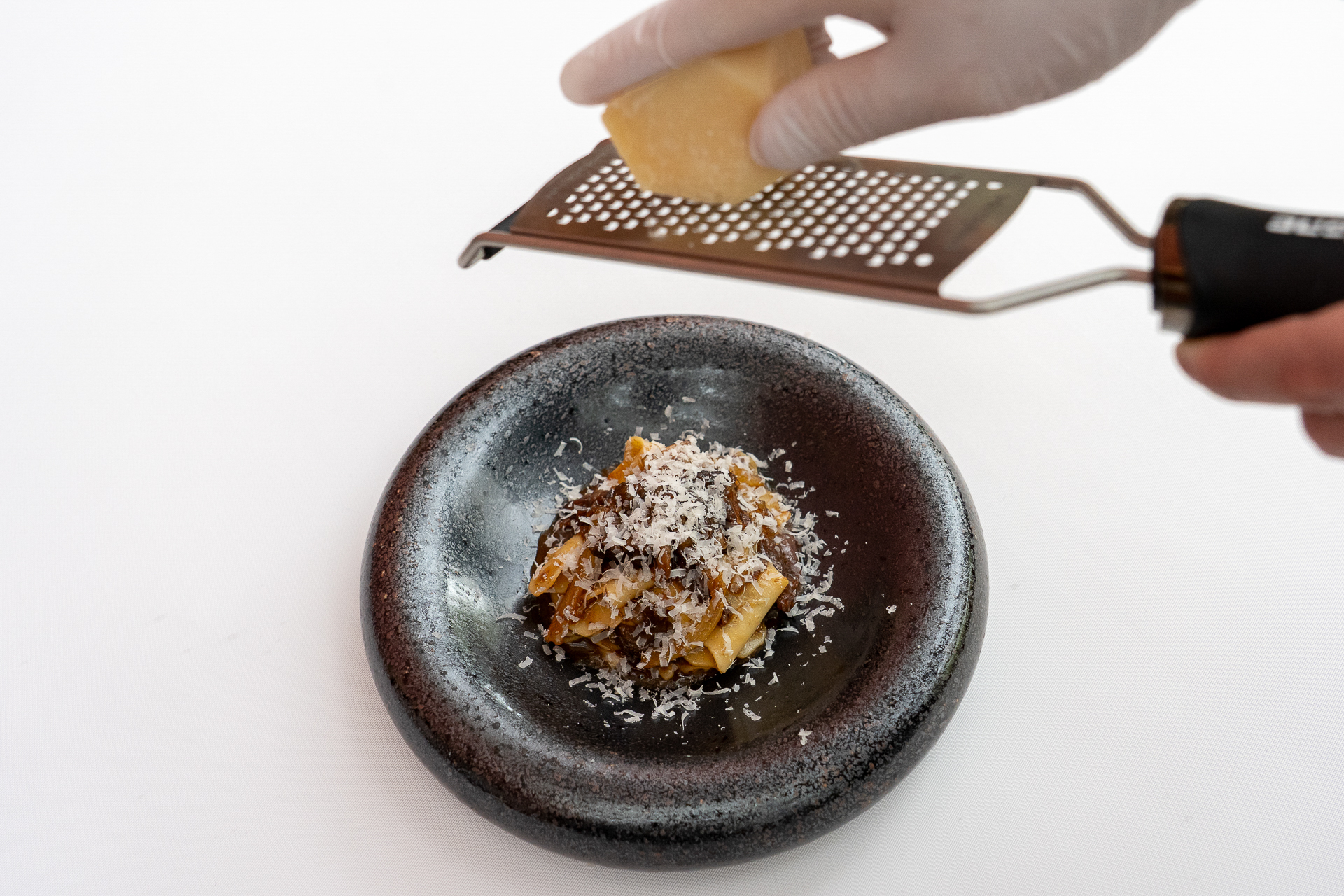 香り付けにチーズとシナモンをかけて完成