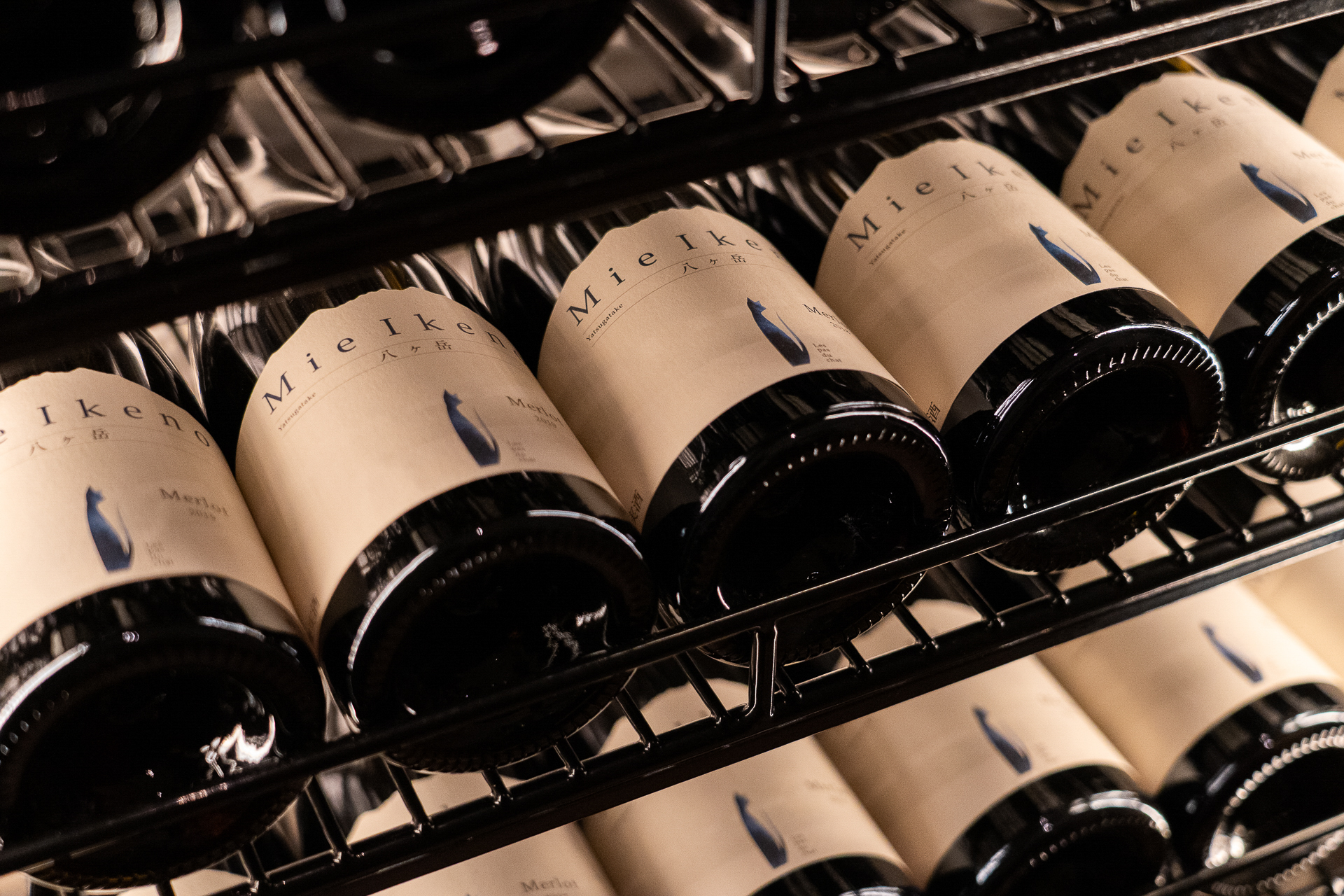 全長約11mのワインセラーが圧巻