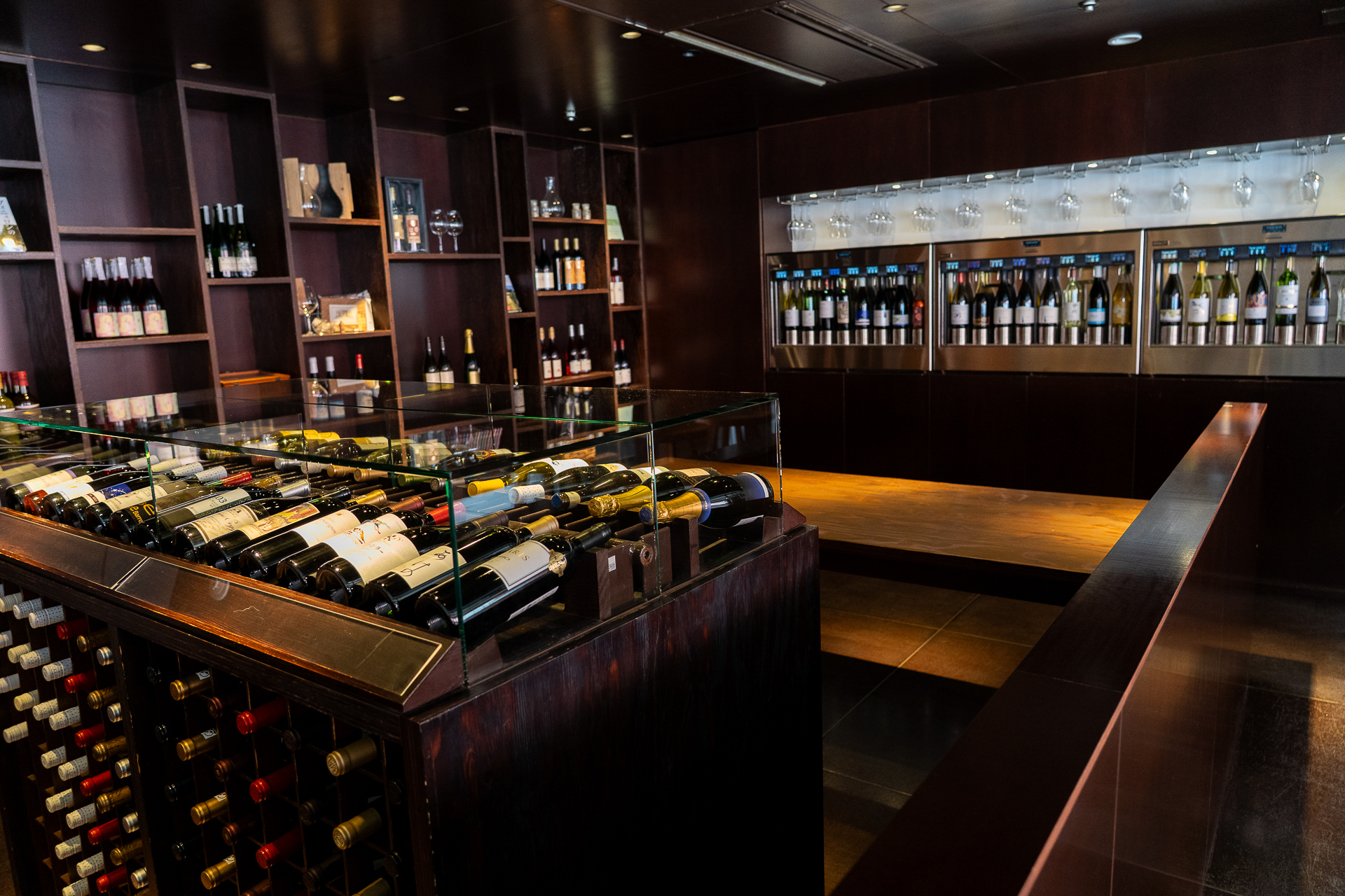 ホテル棟1階にあるワインショップ「八ヶ岳ワインハウス」