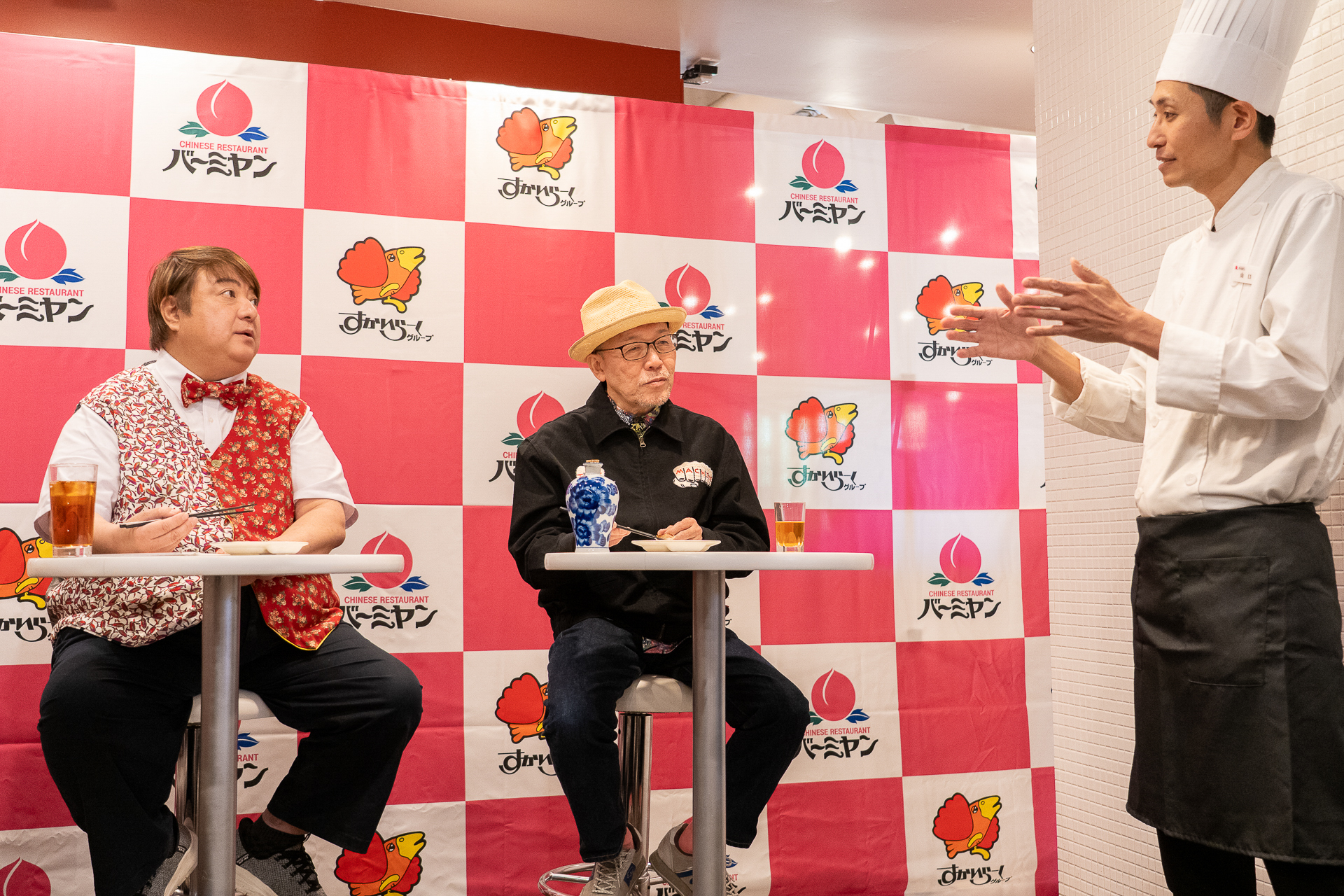 新メニューの美味しさのポイントや開発秘話を語る山口慎シェフ