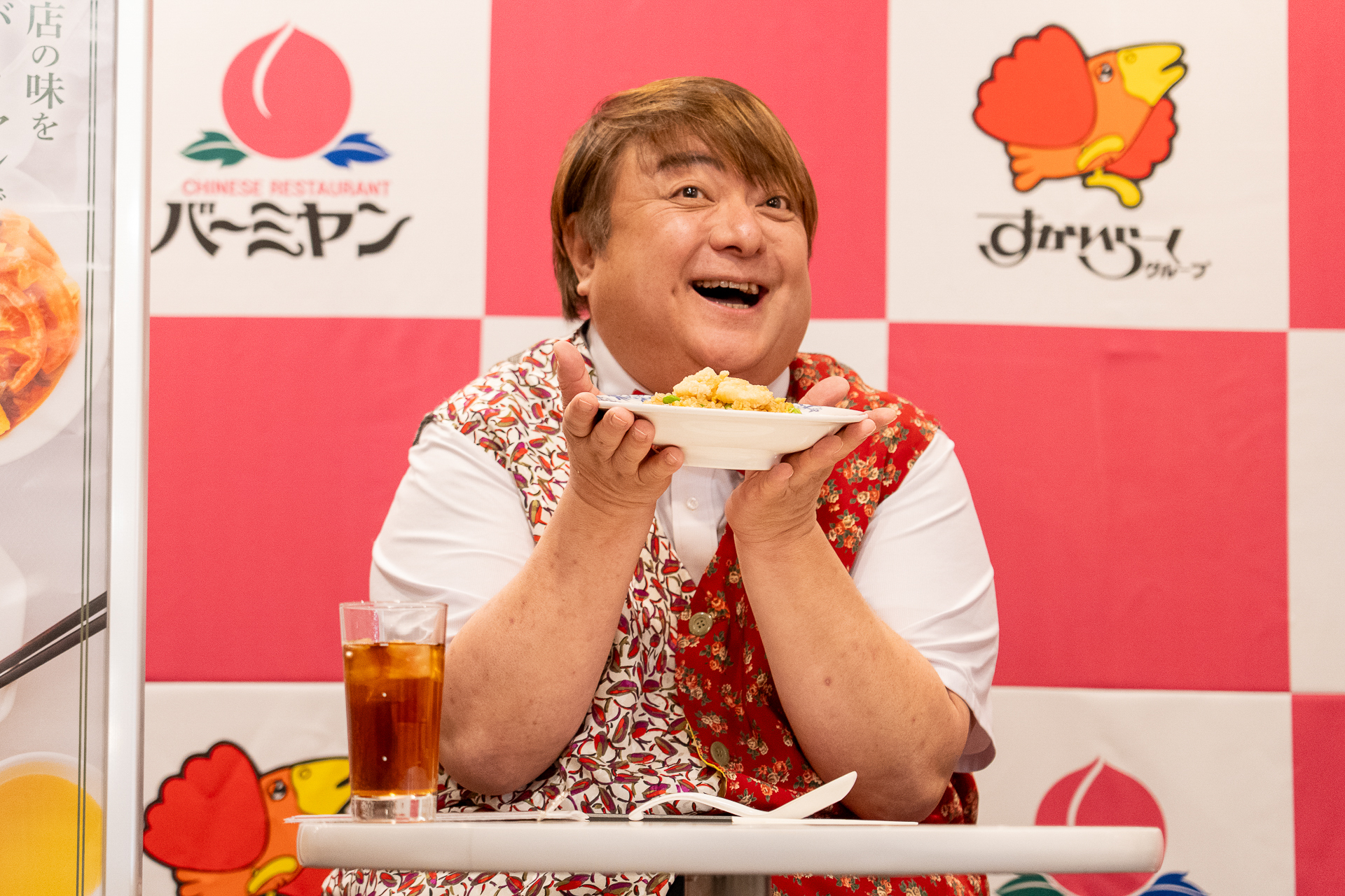 ごはんと海老をあえて一緒に炒めていないチャーハンを食べた彦摩呂さんは「なるほど～、口内キッチンだね！」