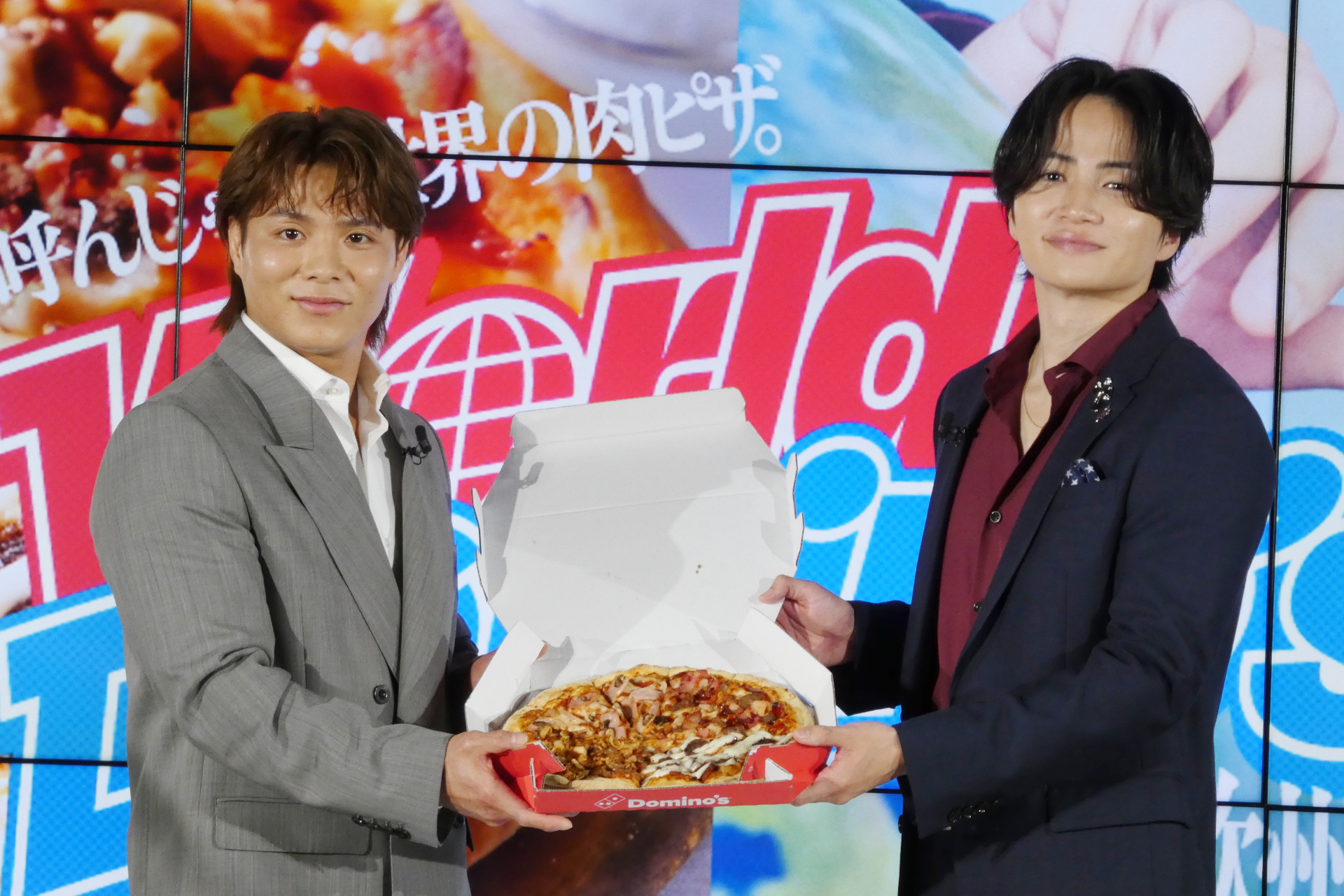「ワールドドミノ 欧州編」をアピールする菊池風磨（右）と阿部一二三（左）