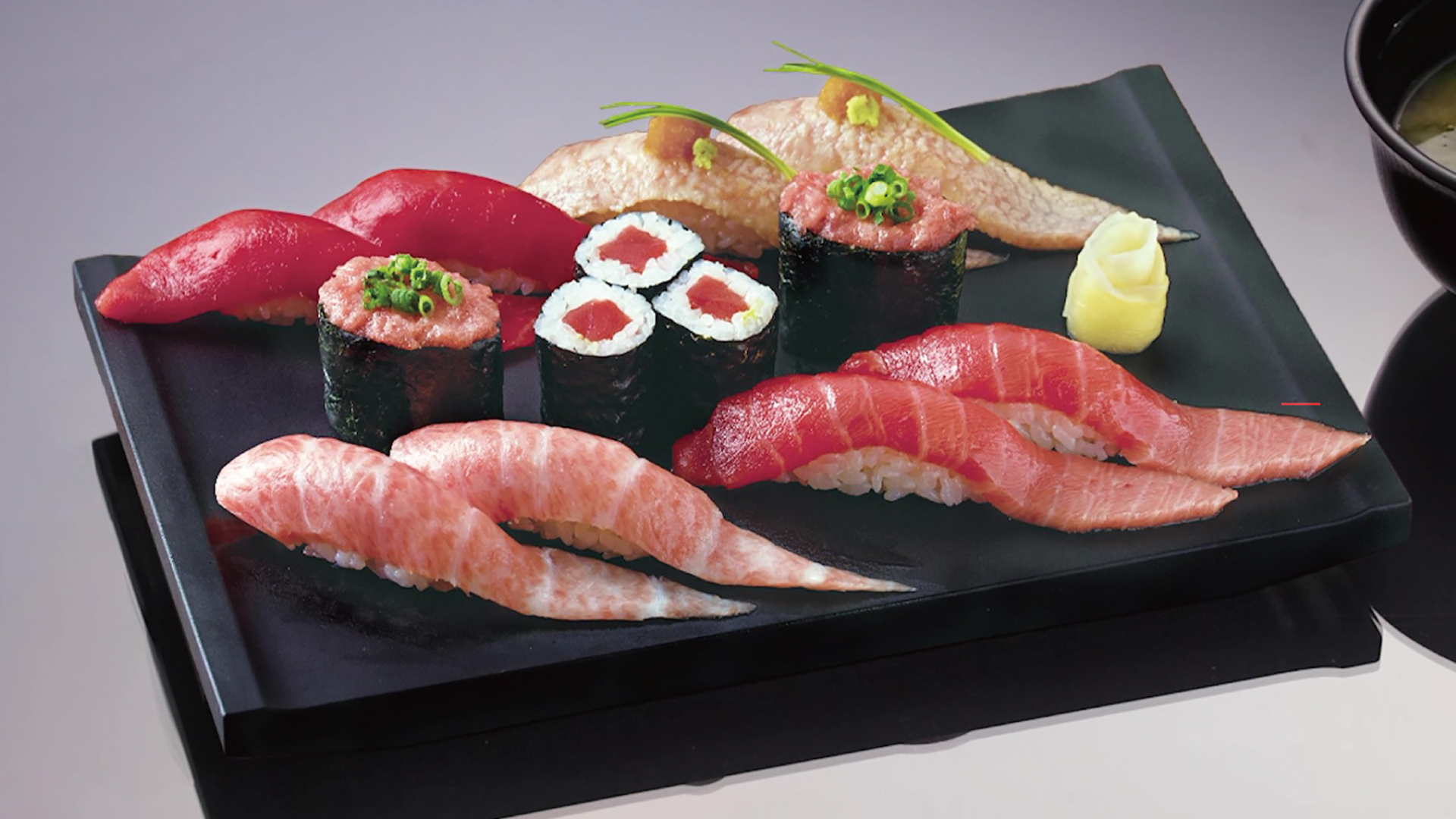 「極上まぐろざんまい＜大名椀付き＞」（3300円）