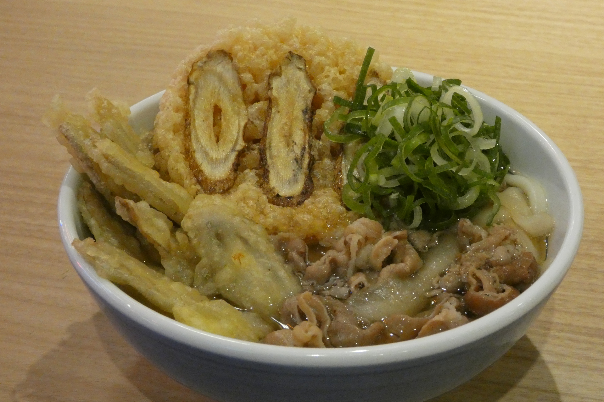 肉ごぼう天うどん（モダン）