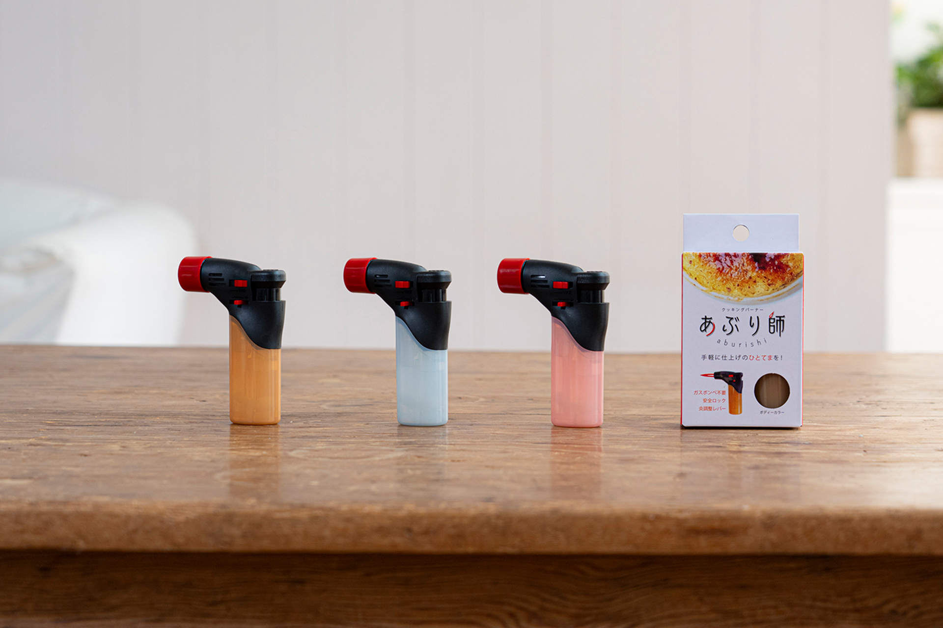 カラーは3色展開