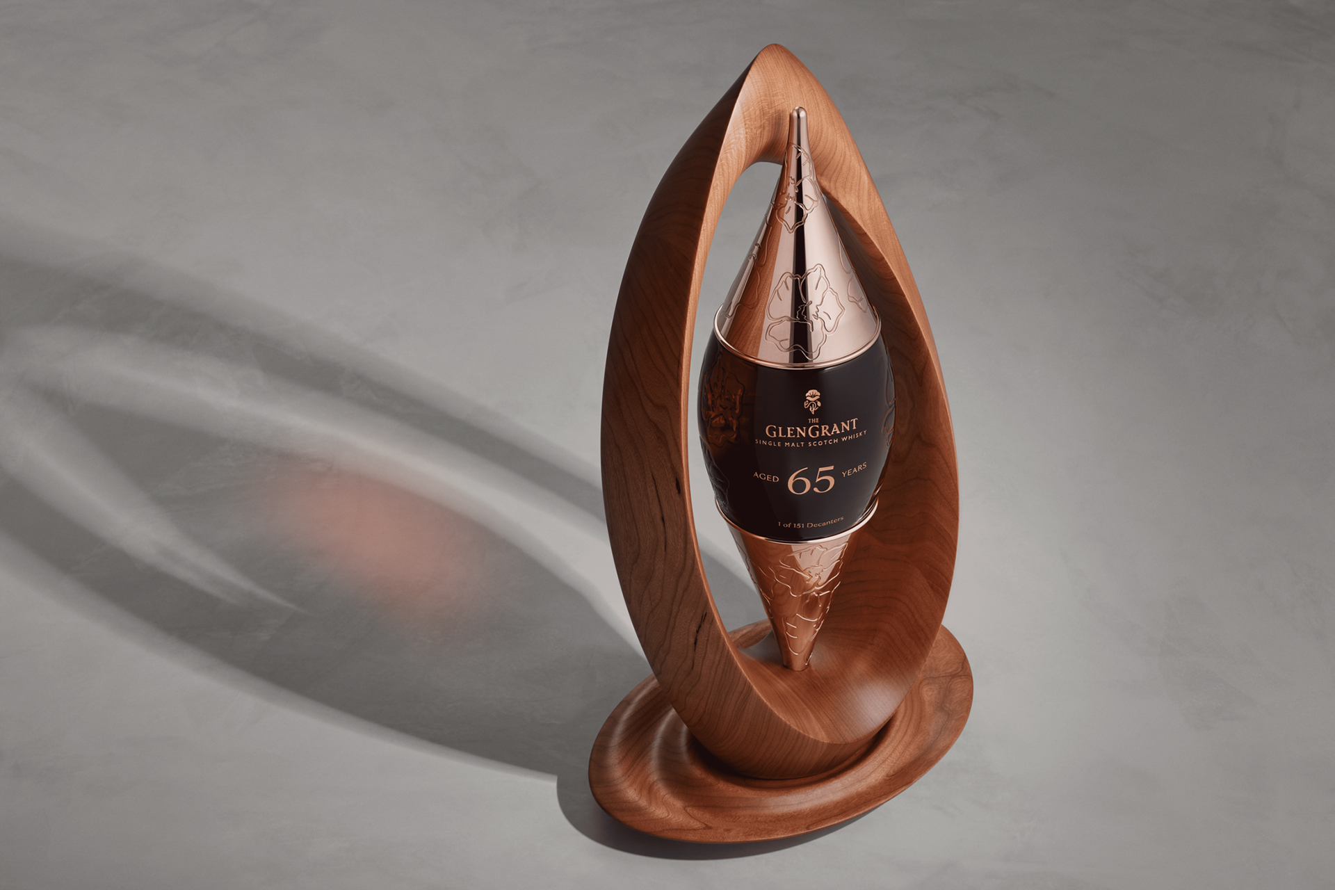 種から芽吹く植物をイメージしたボトル