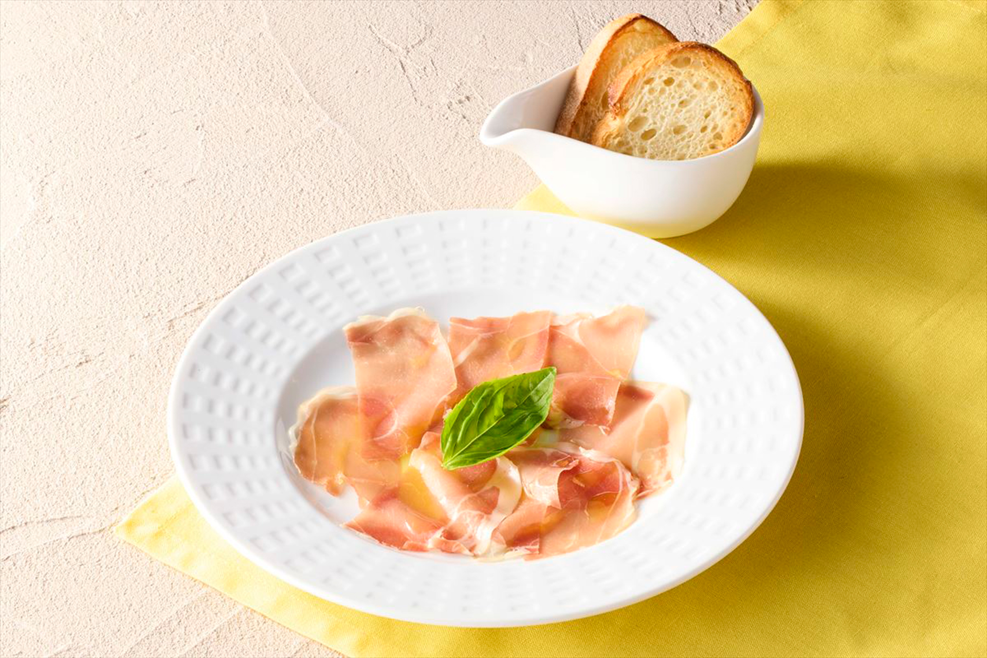 「熟成生ハム＆バゲット」（429円）