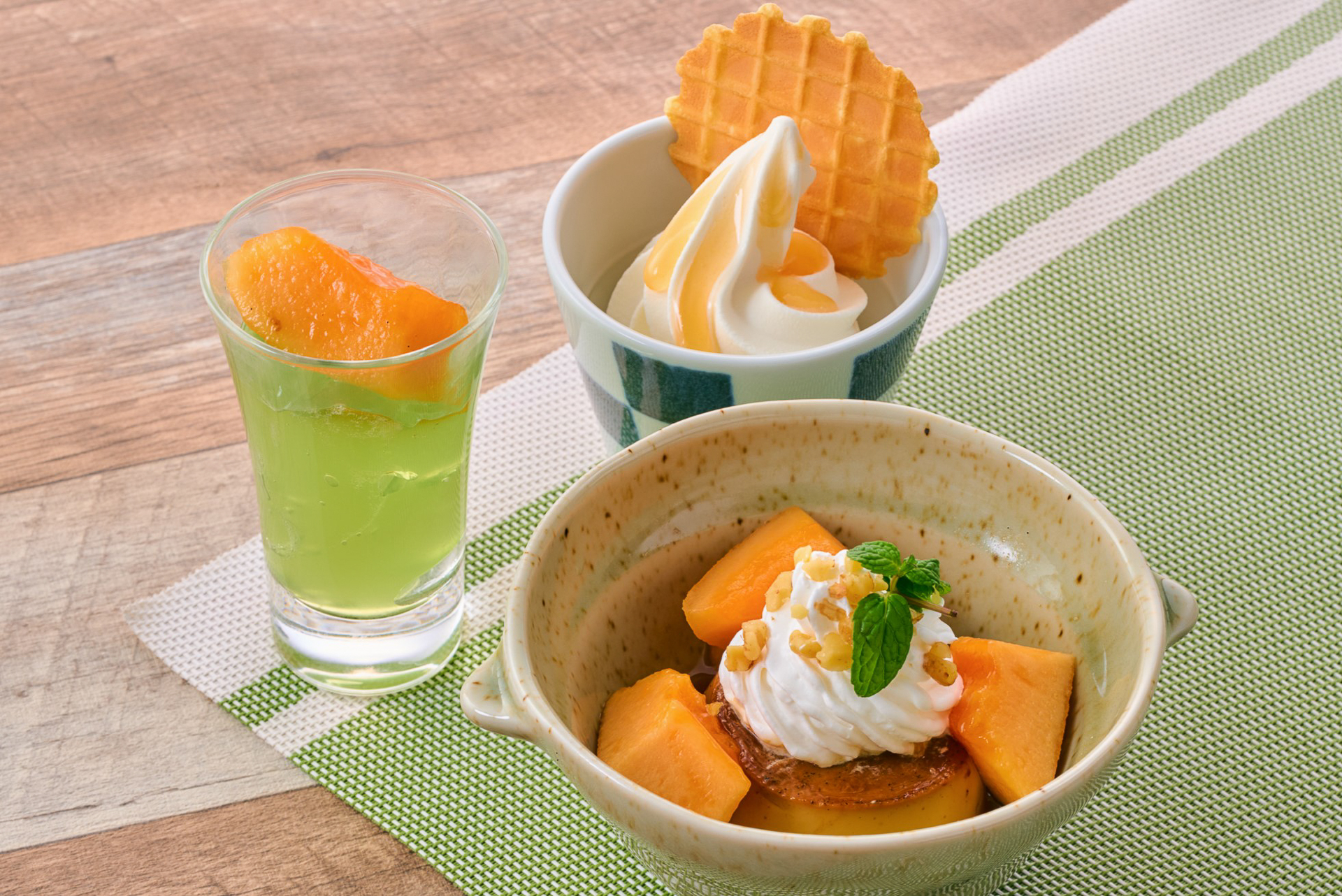 「赤肉メロン甘味三彩」（769円）