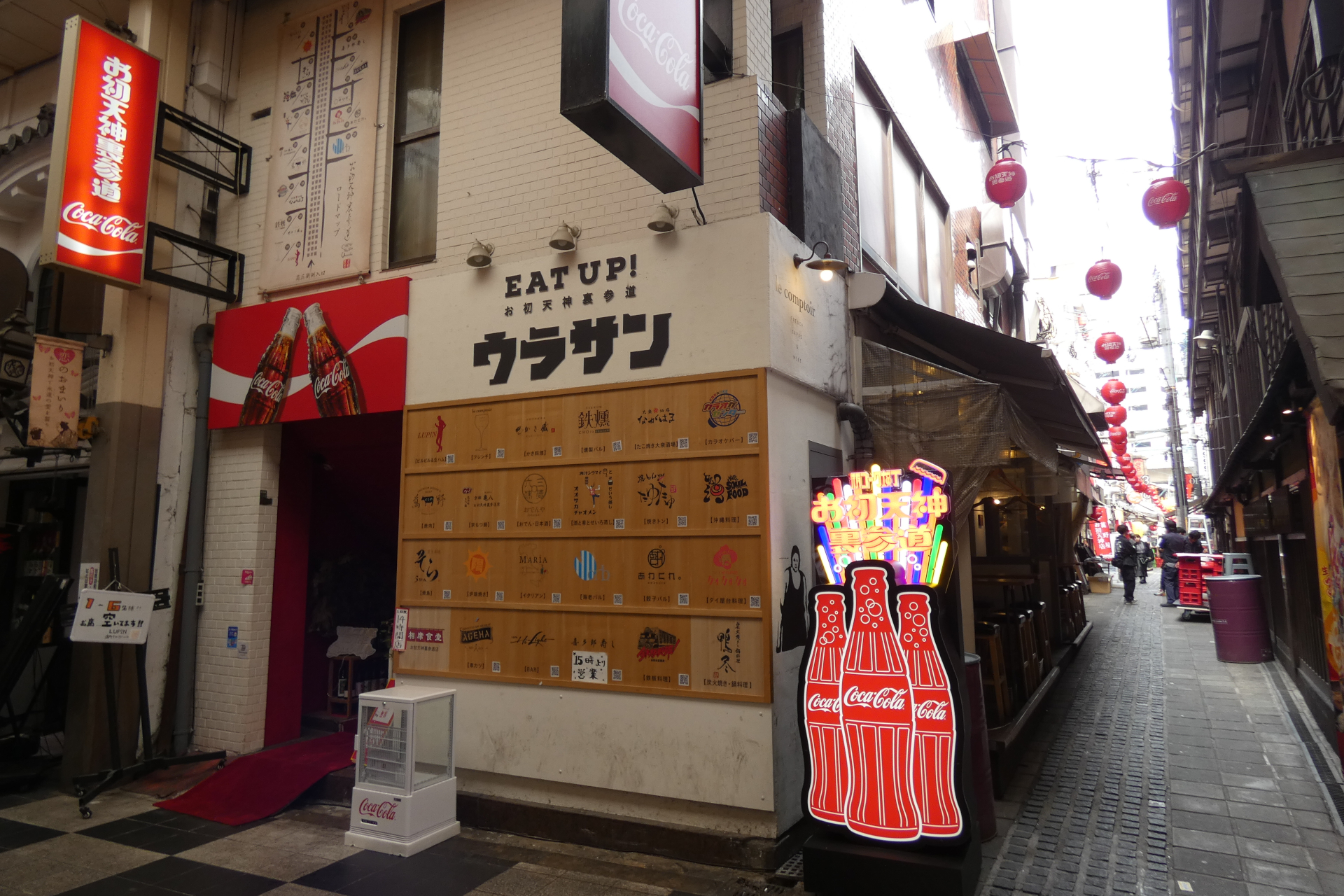 大阪・梅田の「瓶コーク横丁」