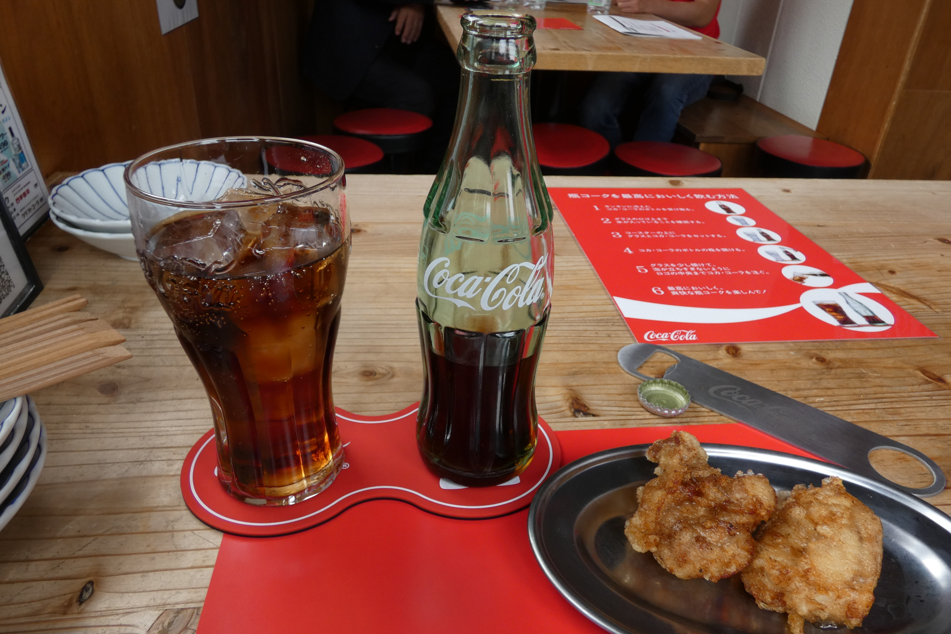 瓶コークを最もおいしく飲める“パーフェクトサーブ”