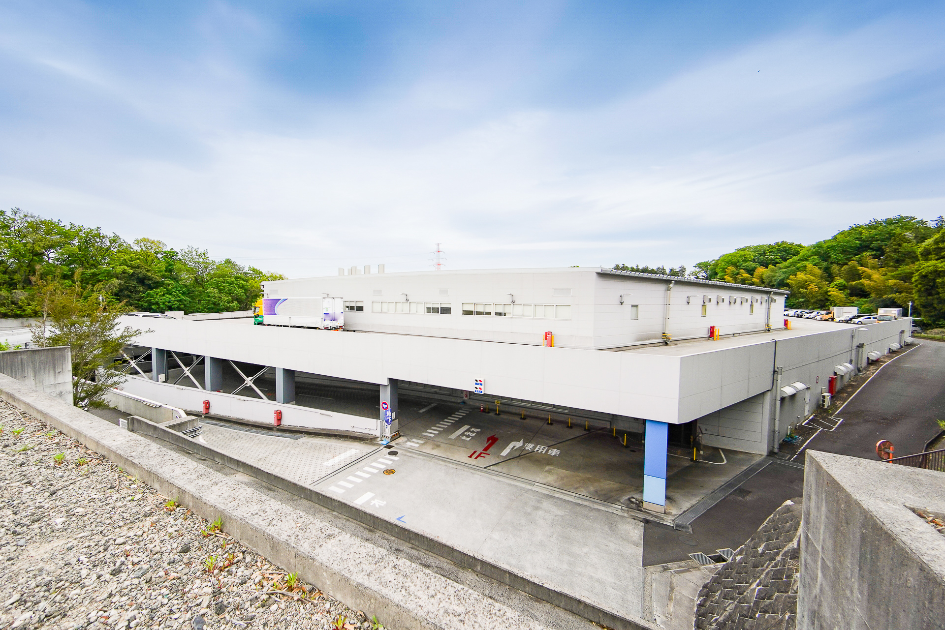 サントリーロジスティクス神奈川支店 長津田配送センターの全景