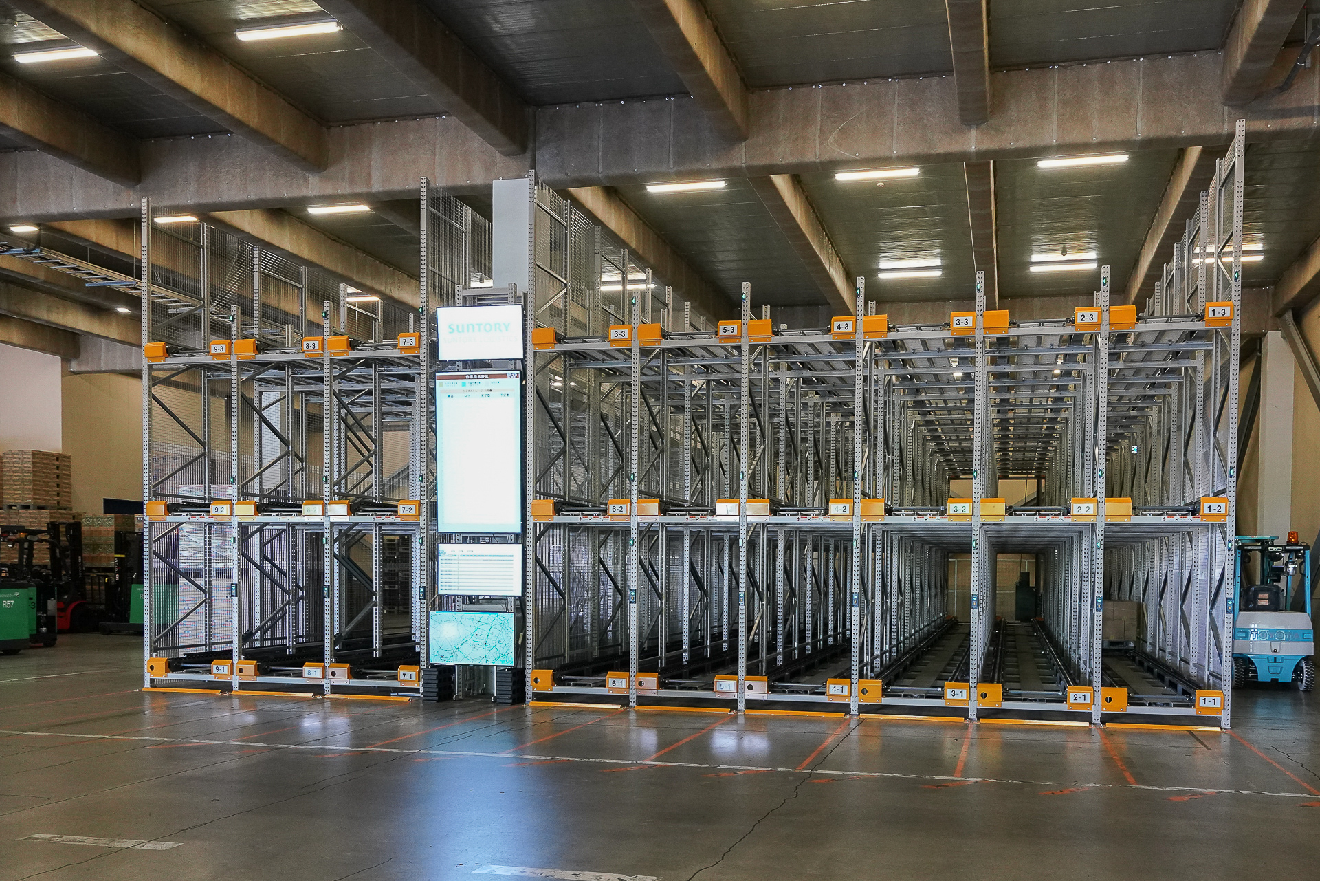 長津田配送センターに導入された自動搬送ラック