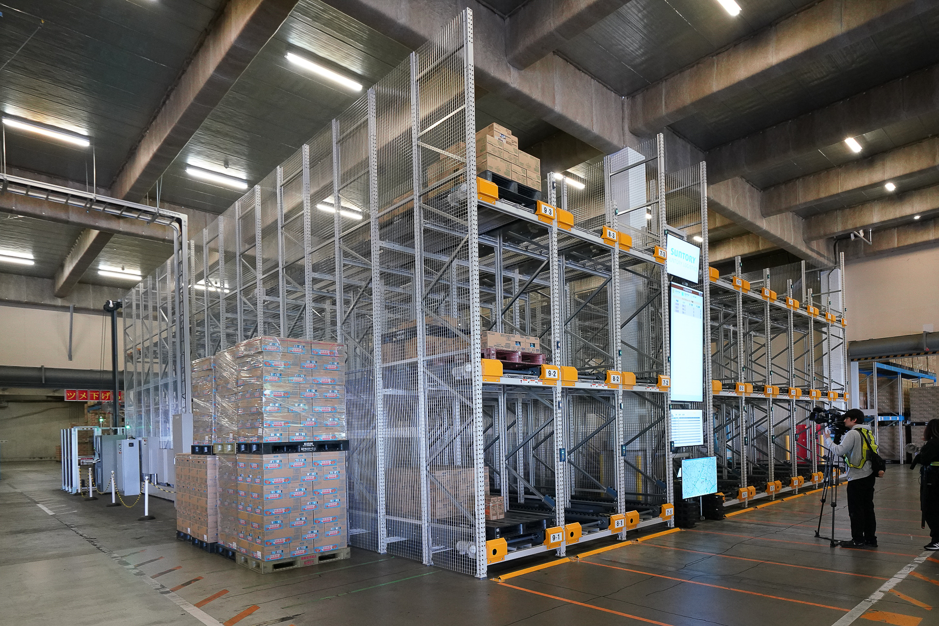 奥に長くなっていて、大量の仮置きに対応する