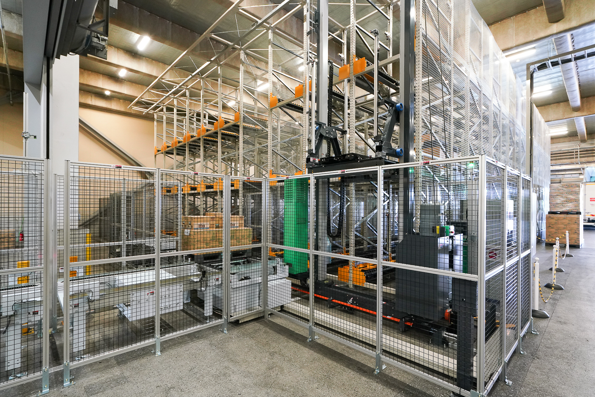 ラック方に自動で向かっていく