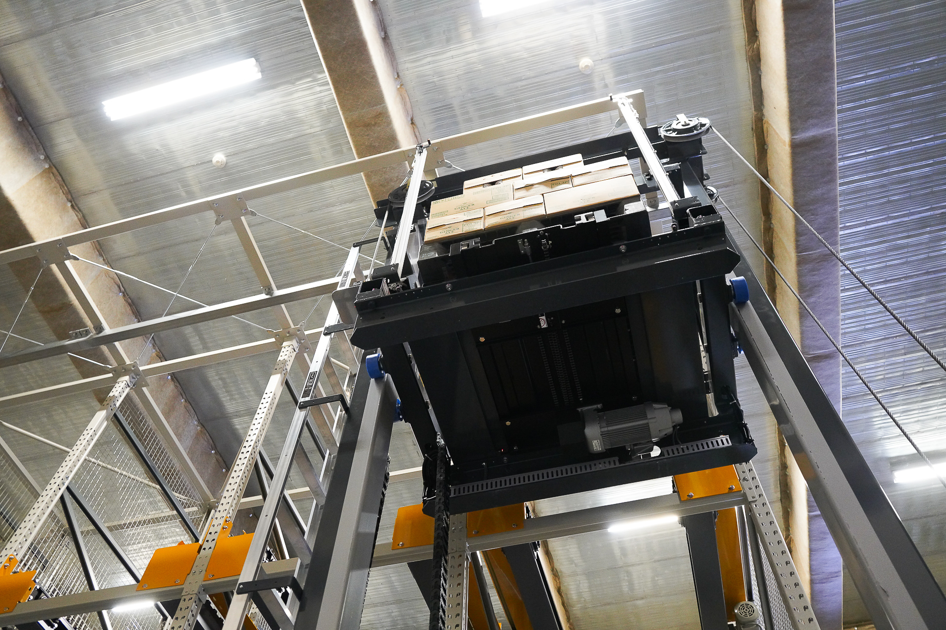 一番上の段のようだ。上に上げられた