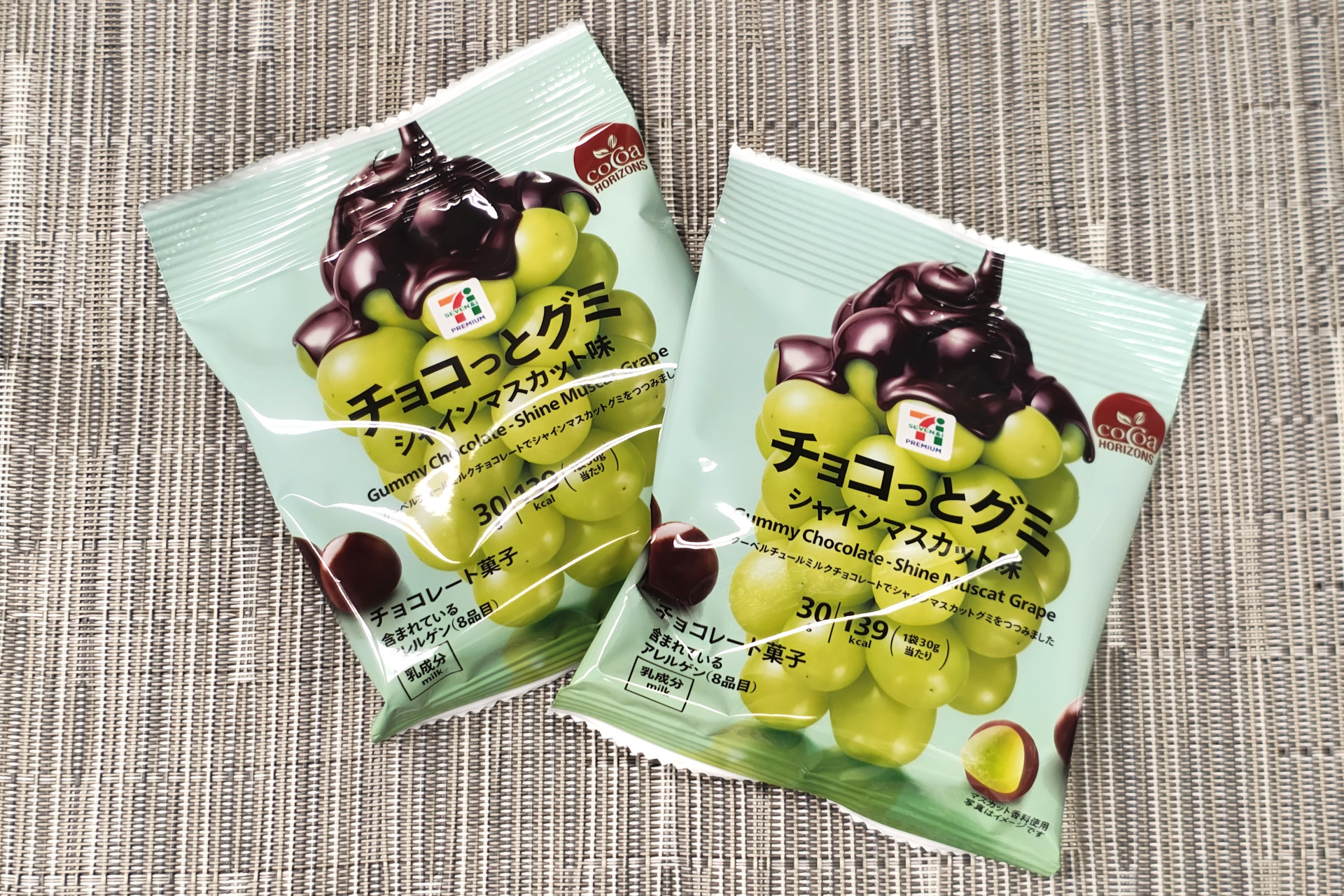 外国人観光客に人気の商品「セブンプレミアム チョコっとグミ シャインマスカット味」