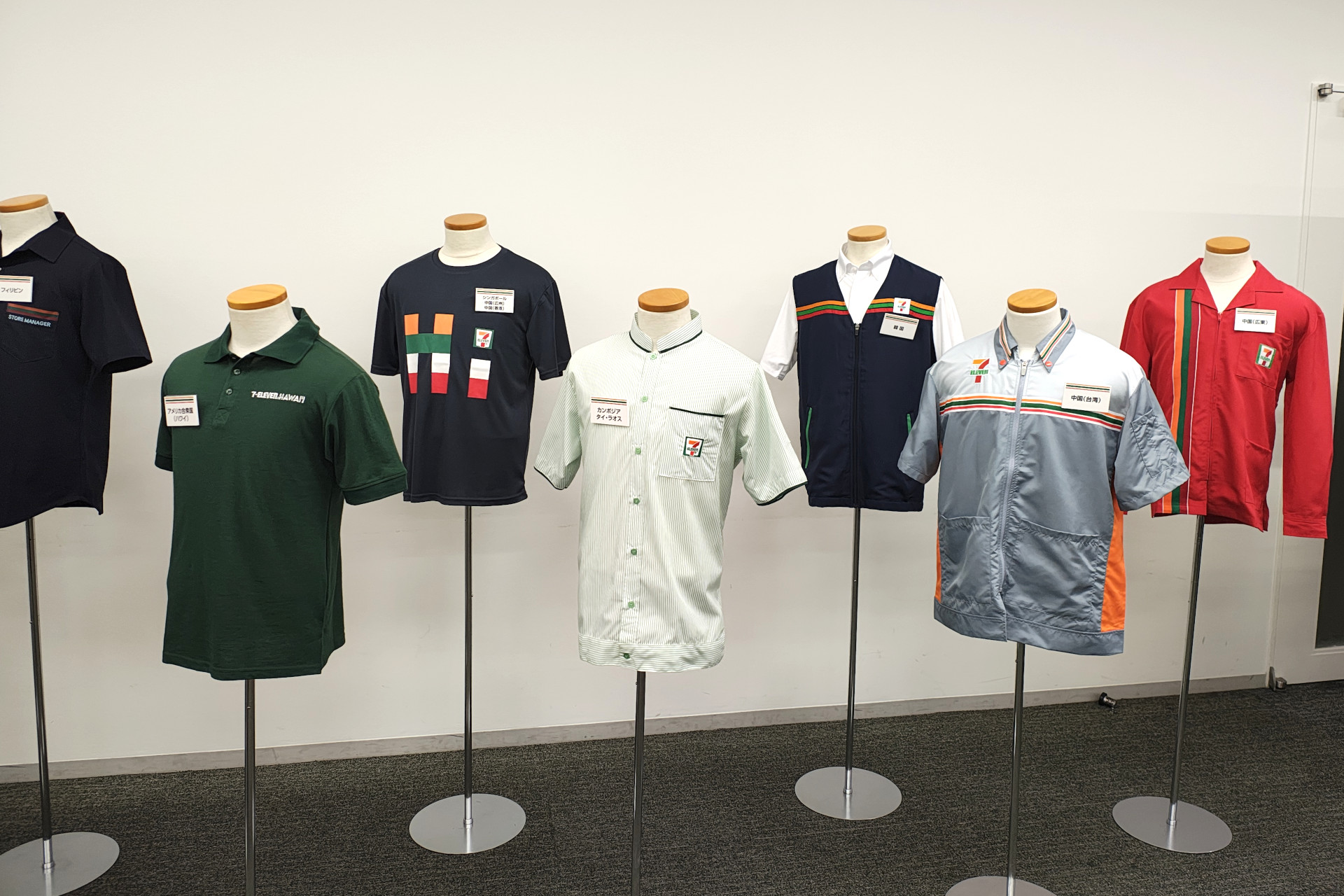 世界各国のセブン-イレブンの制服