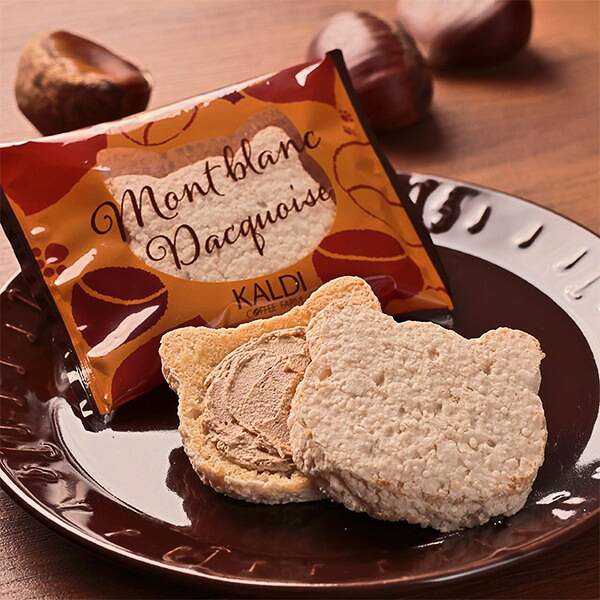 ペールグリーンのセットは「モンブランダックワーズ」