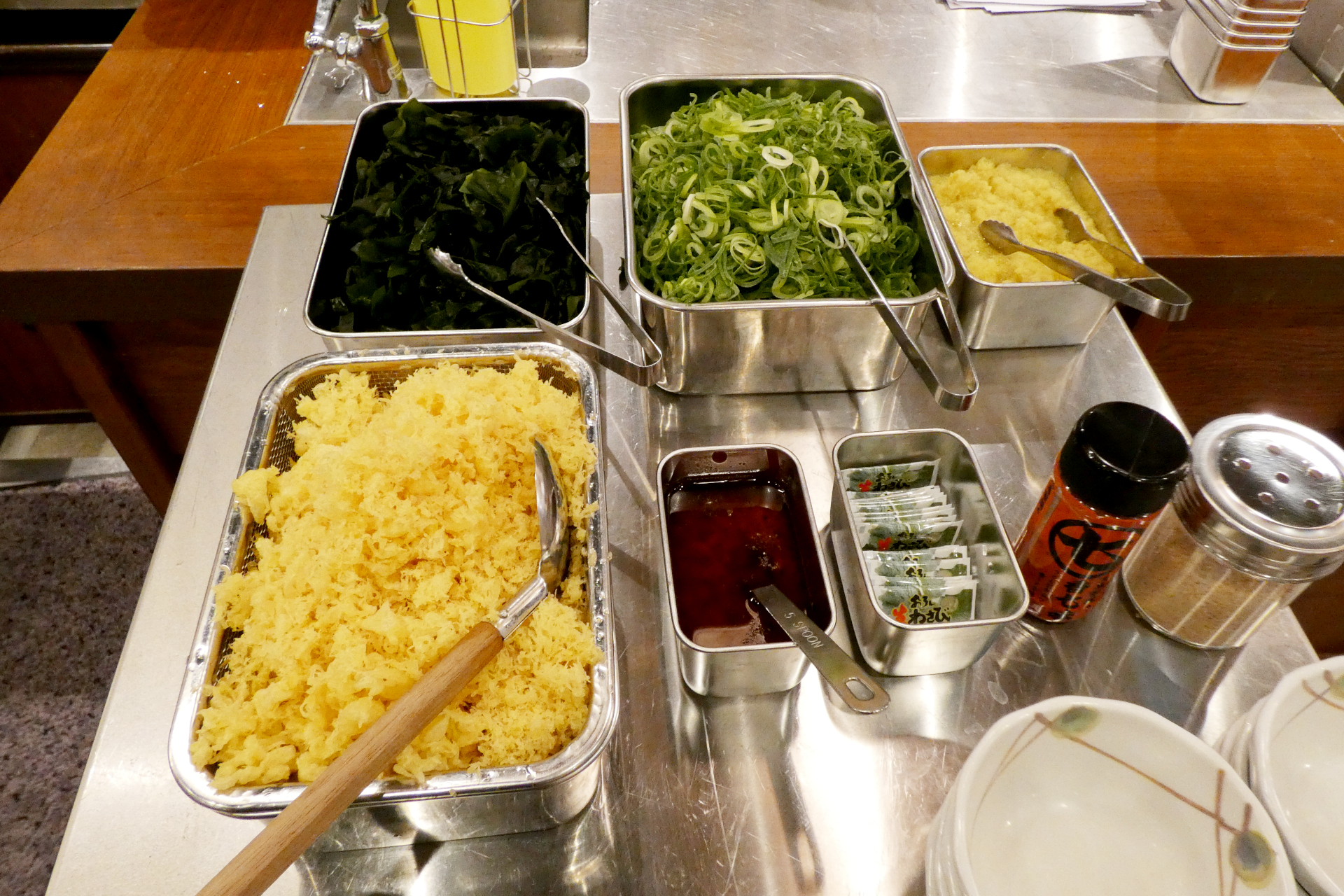 無料のトッピング・薬味に「わかめ」と「しび辛ラー油」が追加