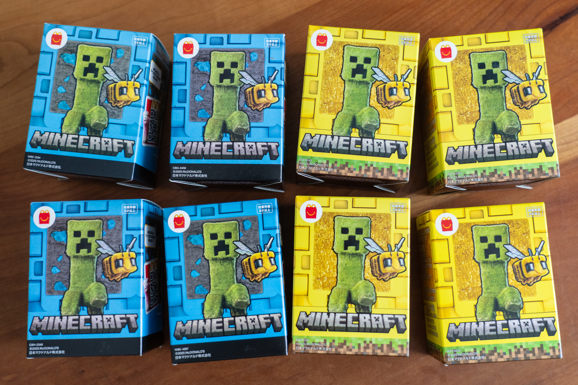 青い箱が第1弾、黄色い箱が第2弾