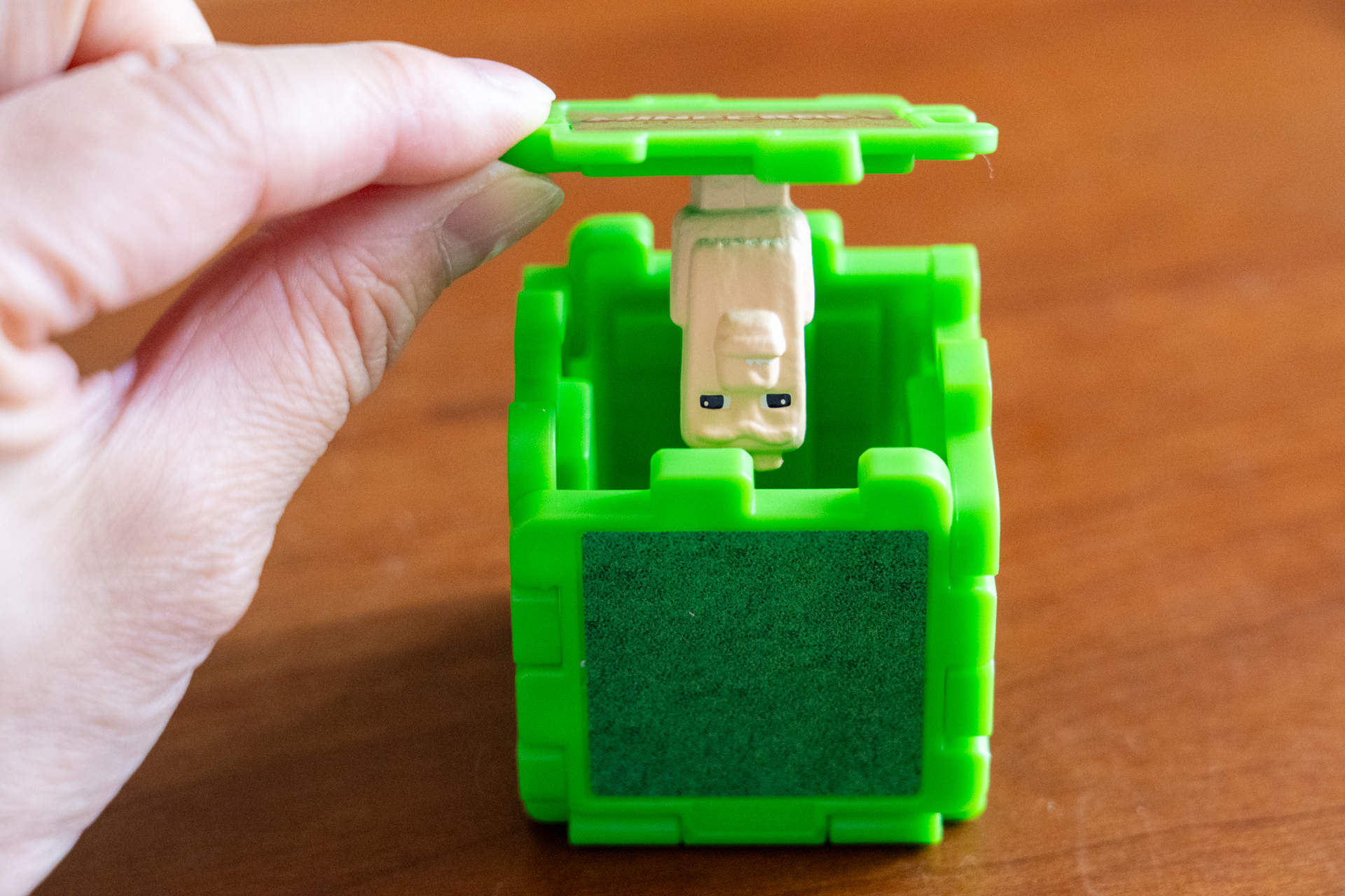 「草ブロックとラマ」