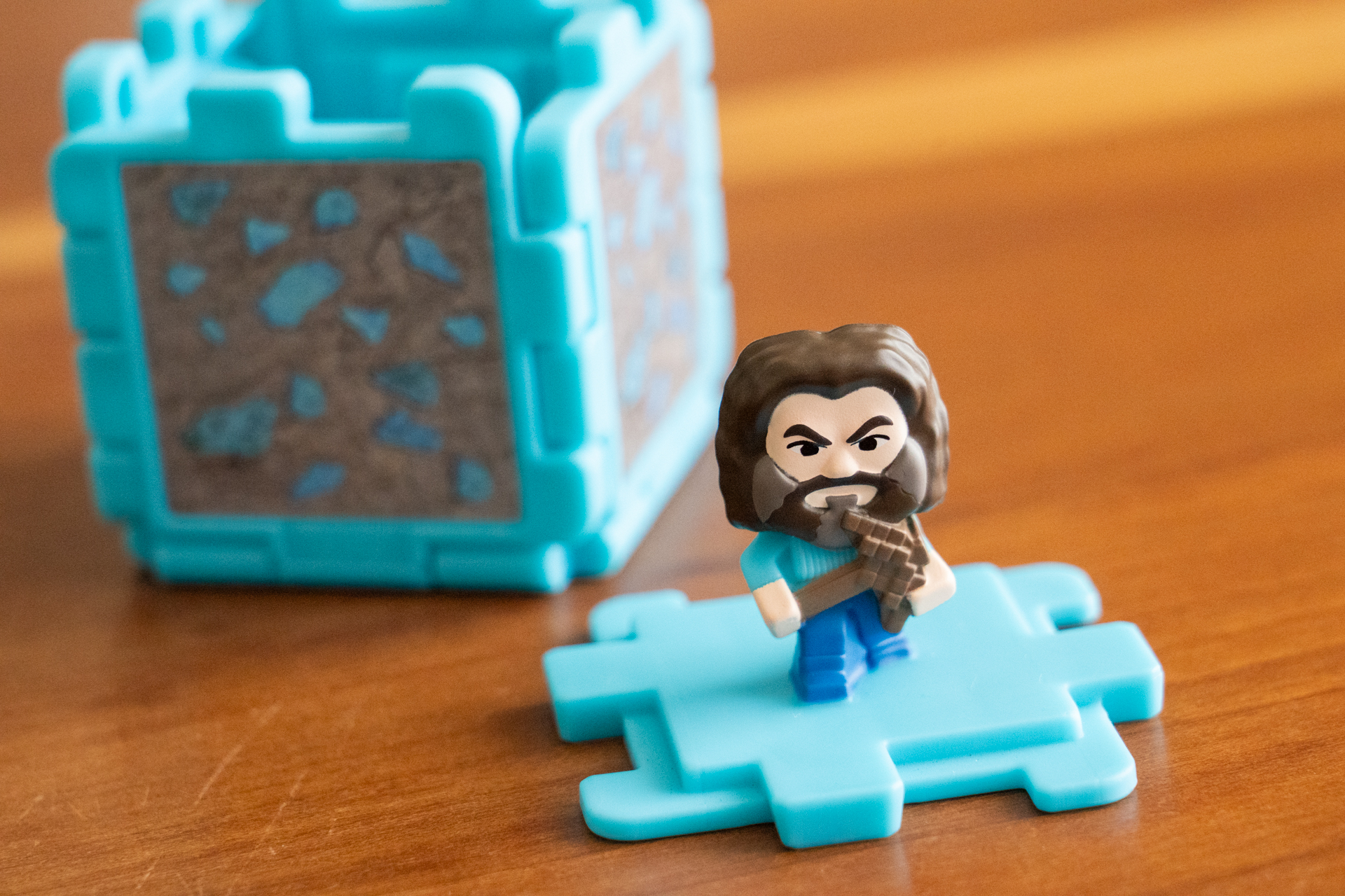 劇中で着ていたTシャツの色