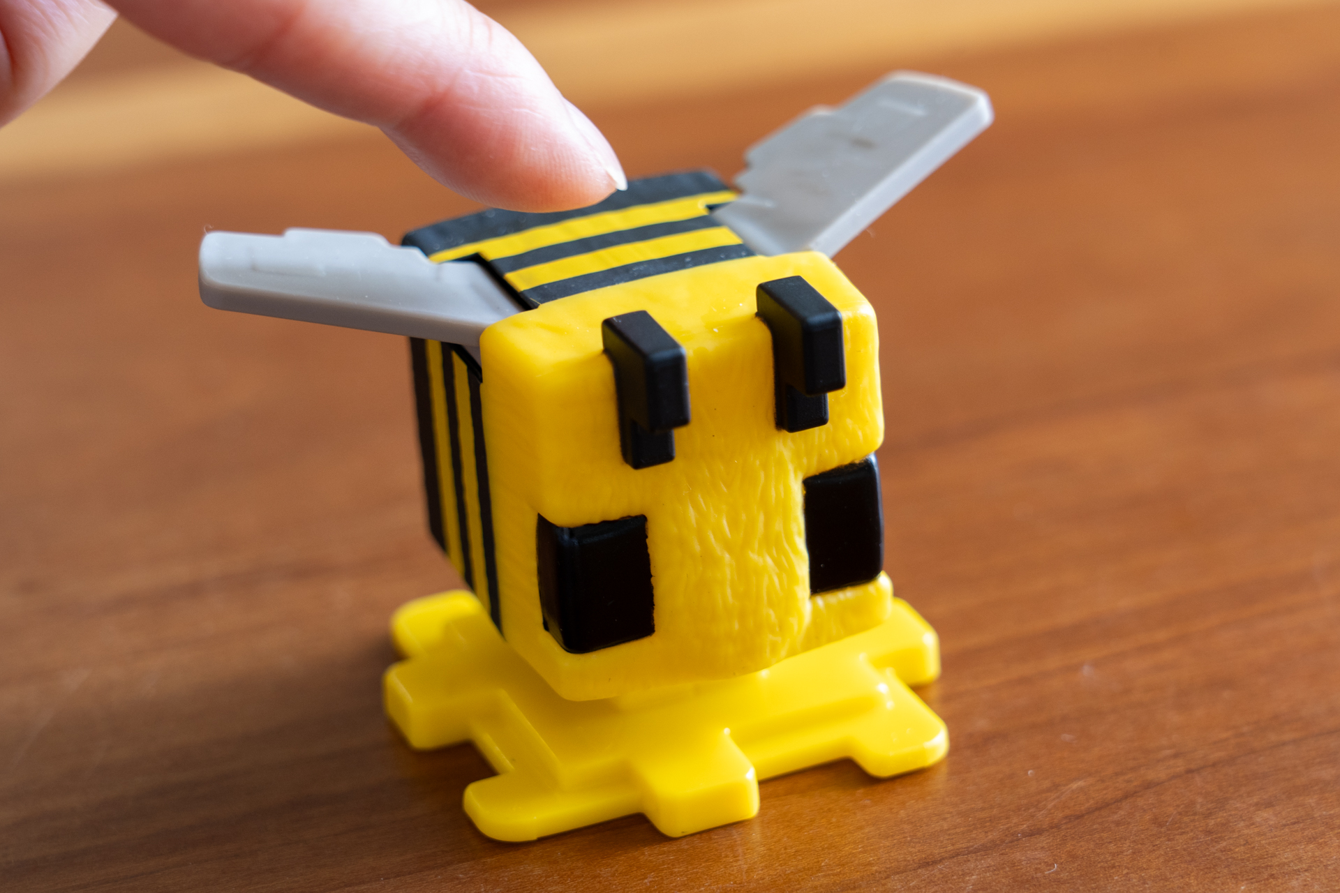 背中を押すと…