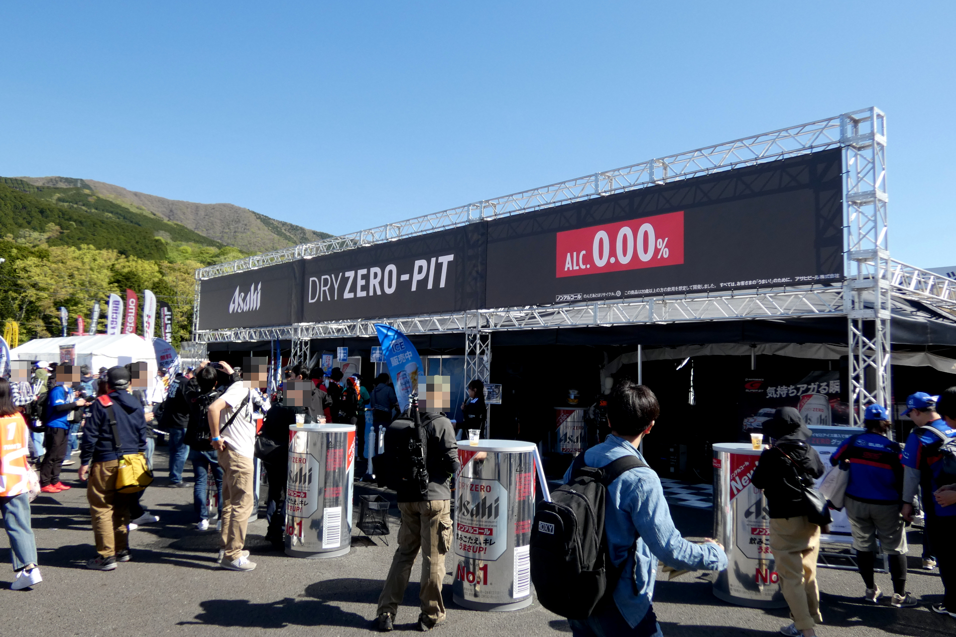 SUPER GTの第2戦の開催地・富士スピードウェイに開設された「ドライゼロ」のブース