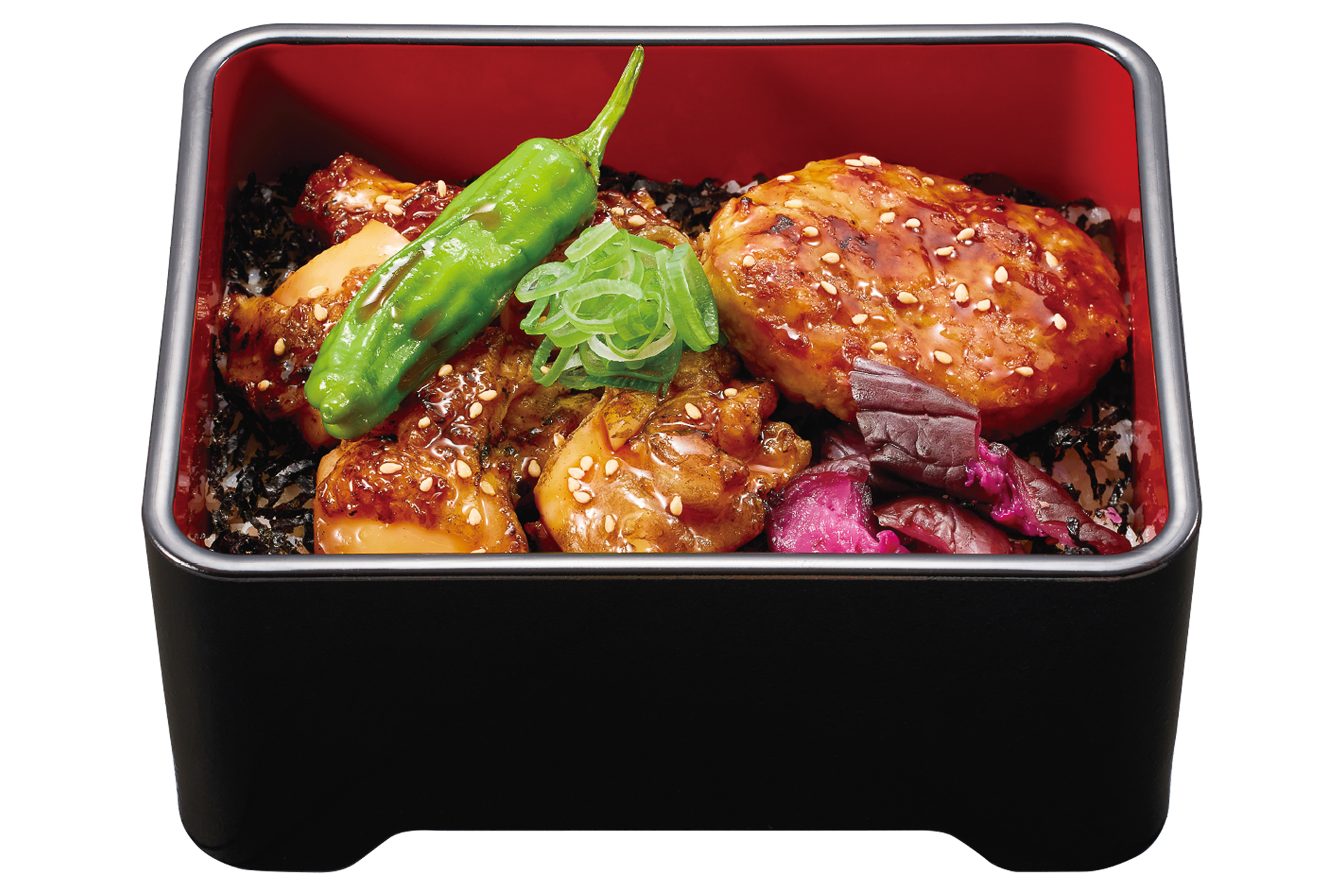 「炭火焼き鶏重」（並盛 790円、ごはん大盛 880円）