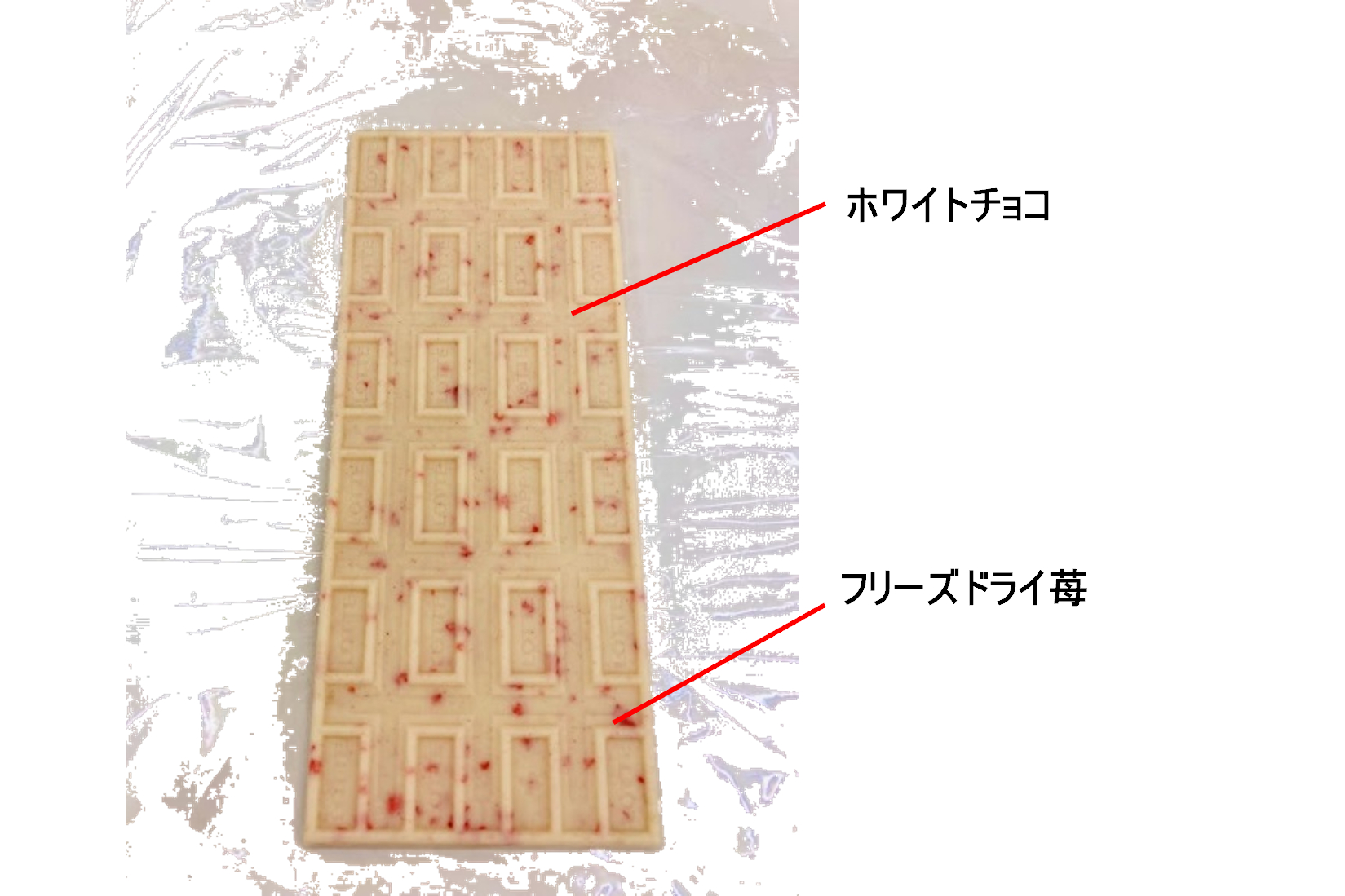 板チョコ全面に広がるフリーズドライ苺