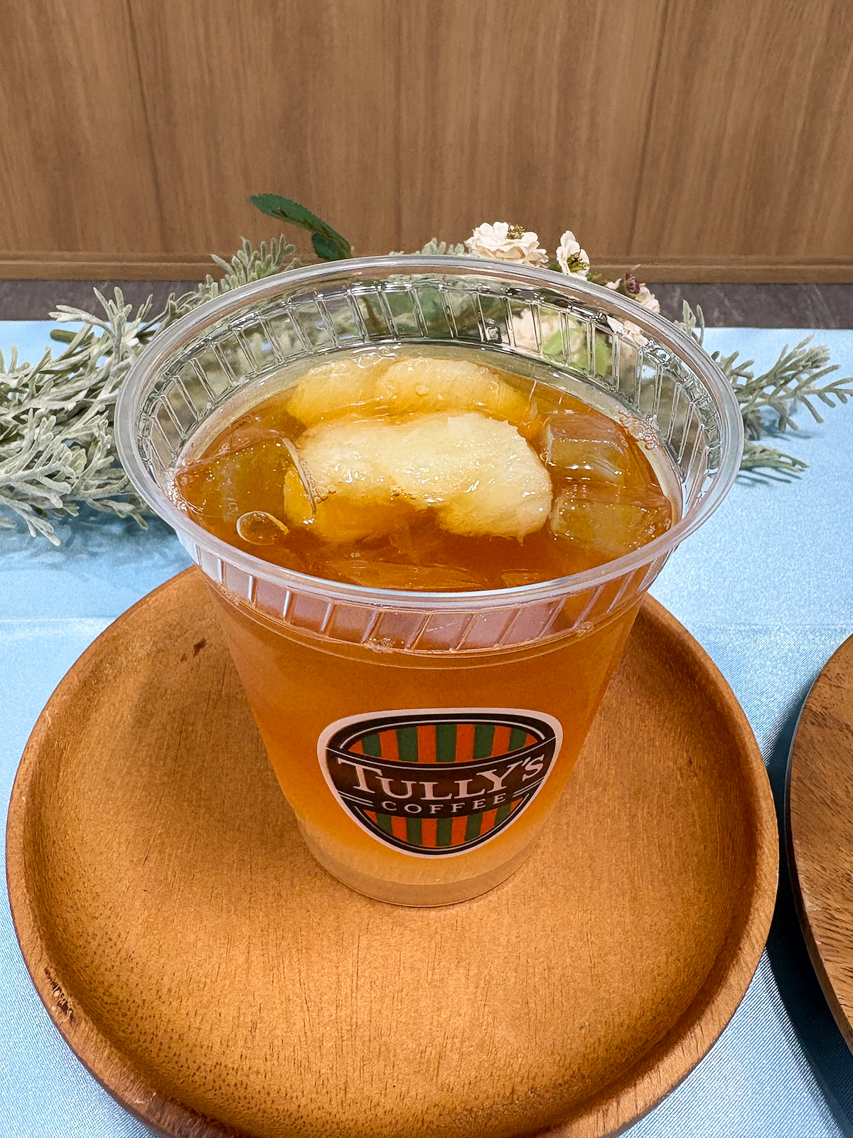 大きめのグレープフルーツ果肉がトッピングされている