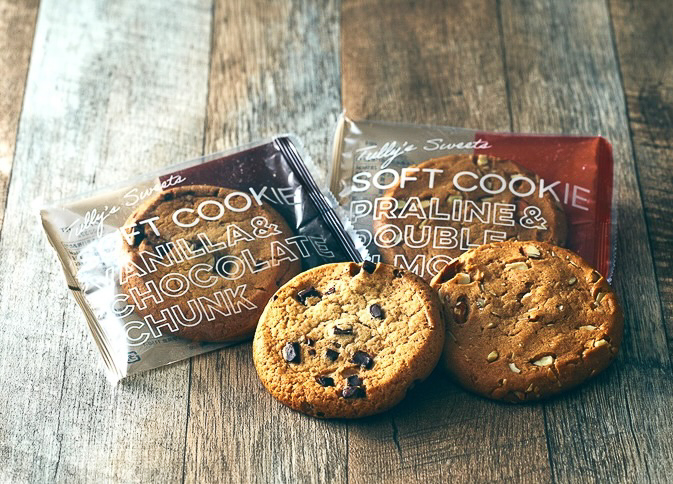 「ソフトクッキー プラリネ＆ダブルアーモンド」と「ソフトクッキー バニラ＆チョコレートチャンク」