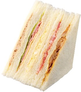 「5層のオールスターサンド」（408円）