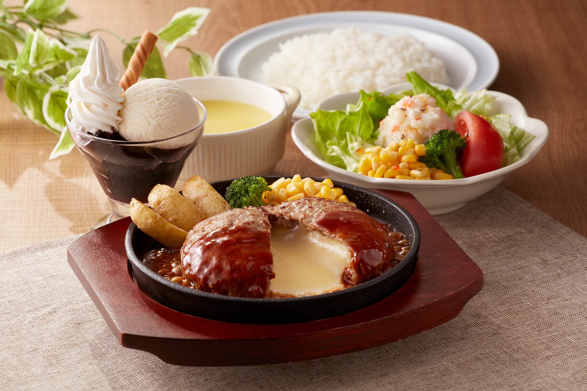 「創業祭選べる得々セット」（1318円）