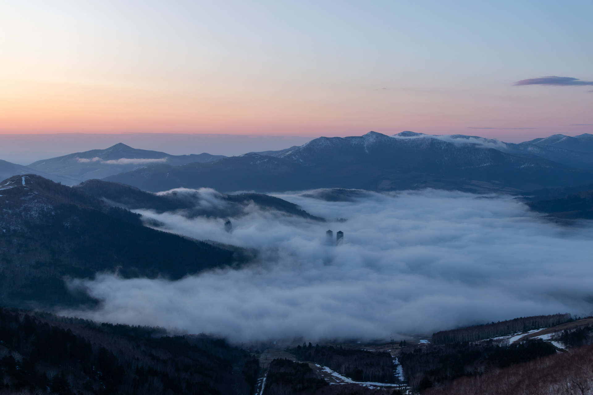 見事な雲海で覆われた星野リゾート トマム