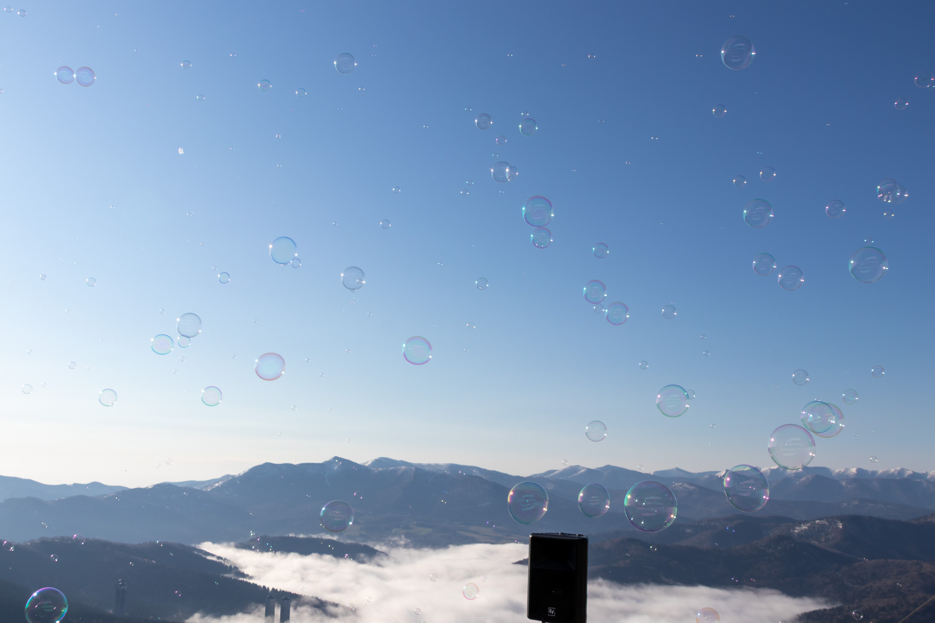 シャンパンとシャボン玉でお祝い