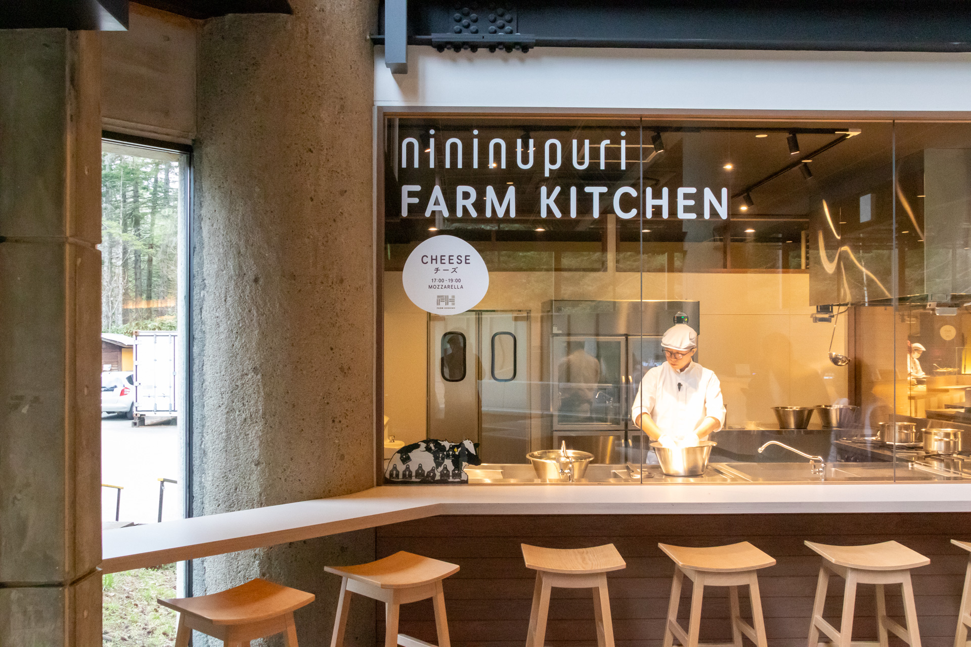 チーズ作りを見学できるライブスタジオ