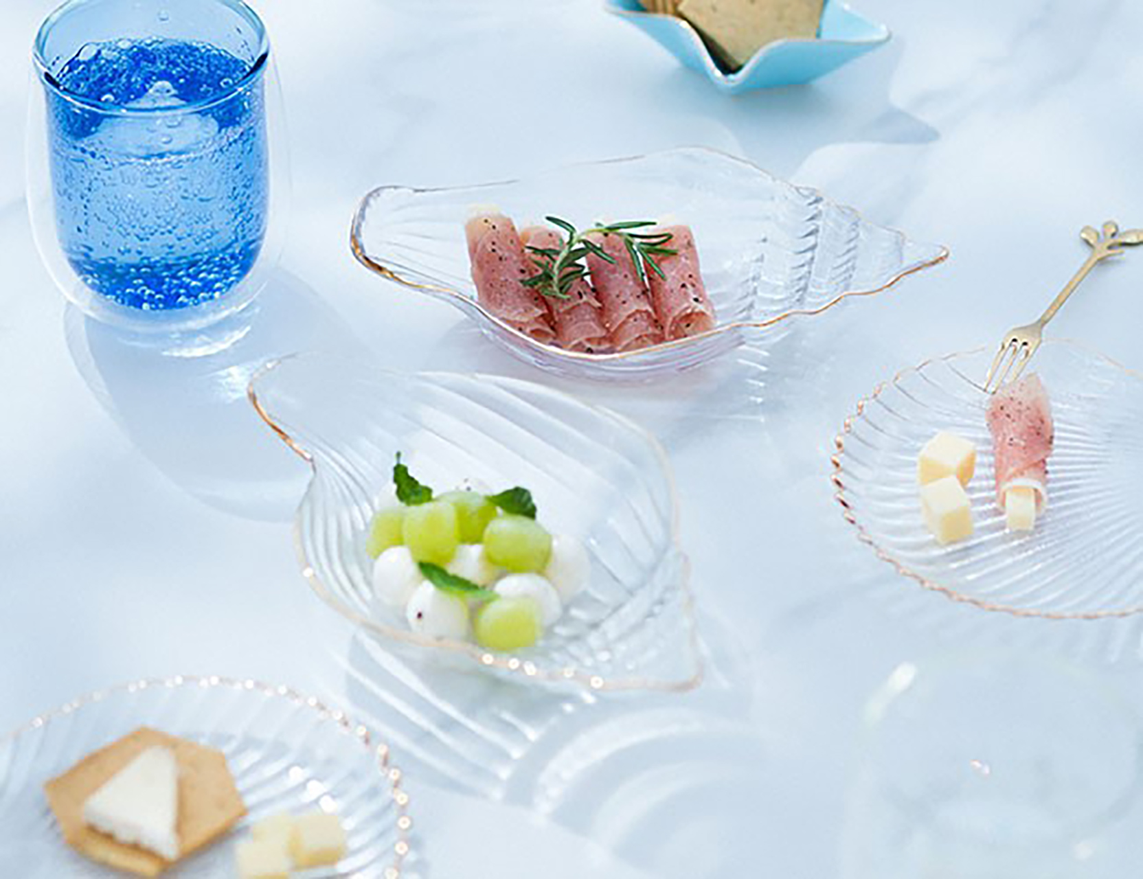 ニトリ“幻想的な海”がテーマの夏の新シリーズ