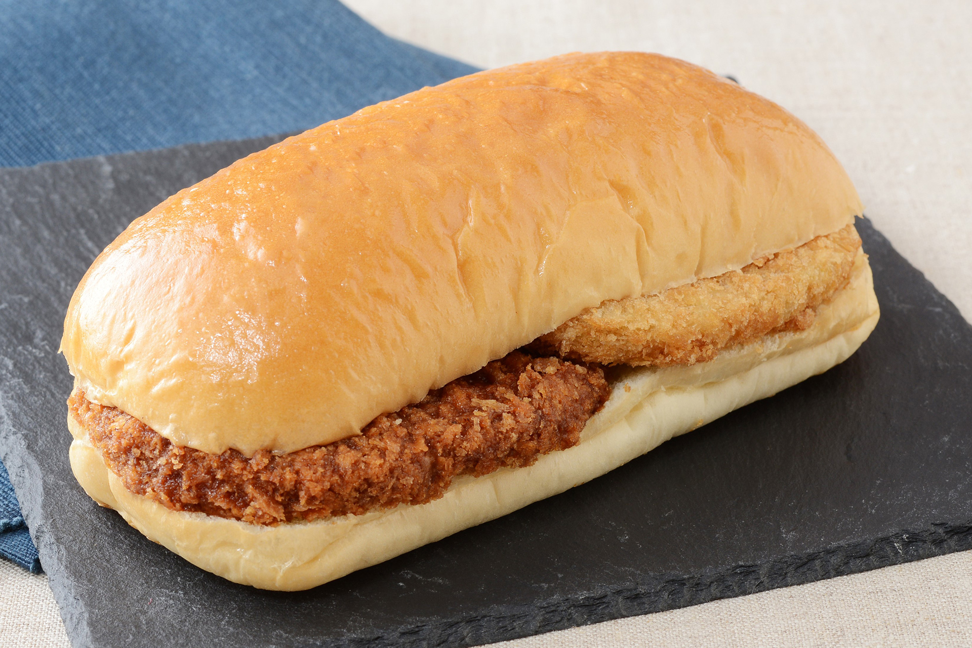 「具！パン メンチカツ＆カレーコロッケ」