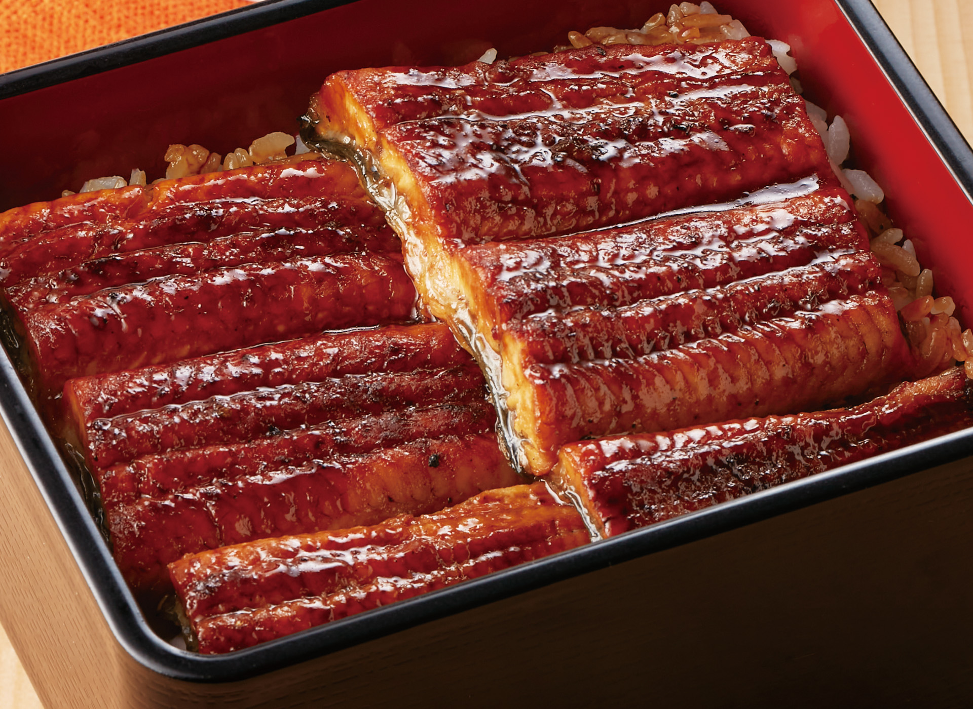 「うなぎ二倍盛り重」（1802円）