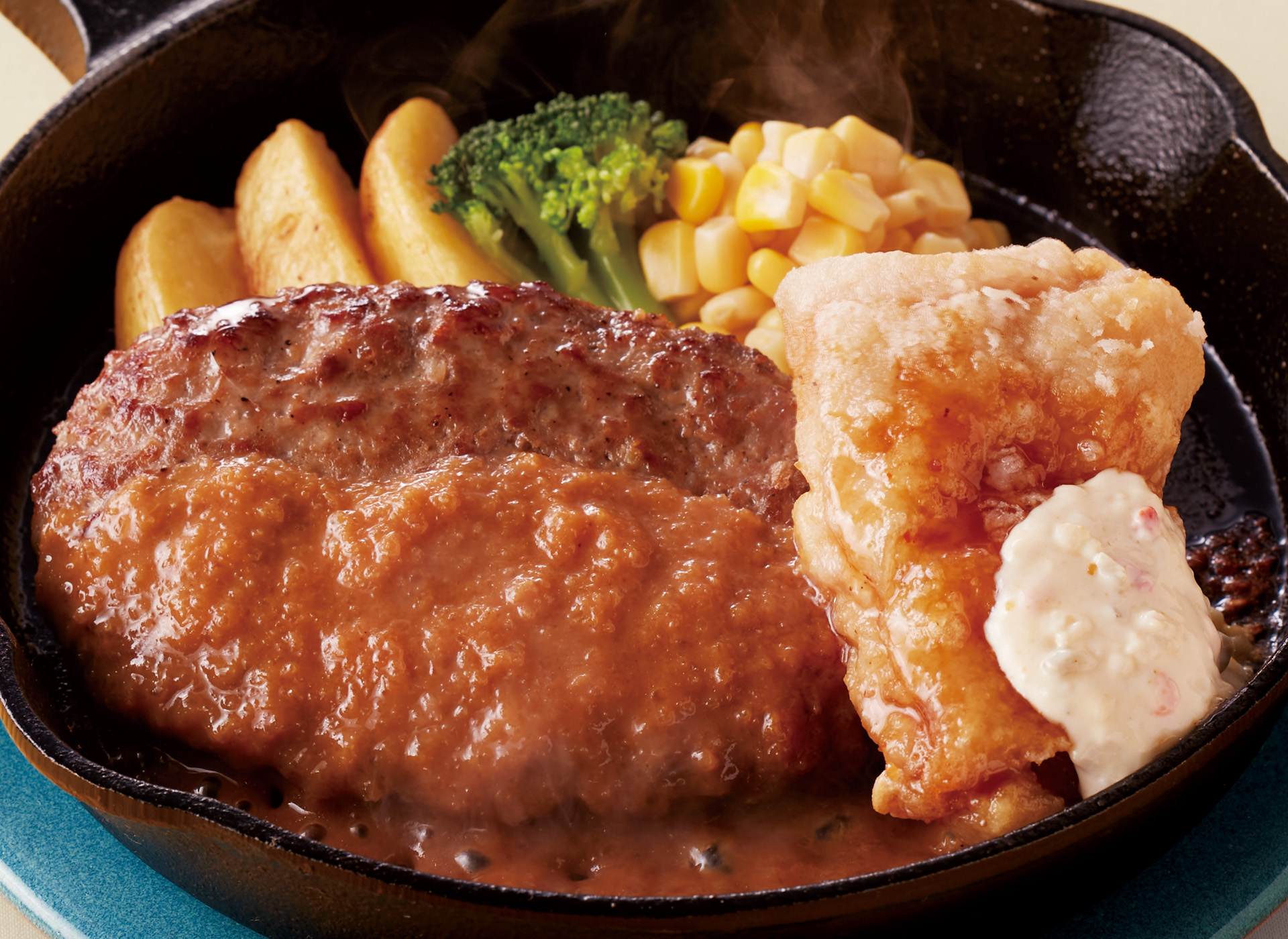 「がつん！と和風にんにくソースハンバーグ＆チキン南蛮」（955円）